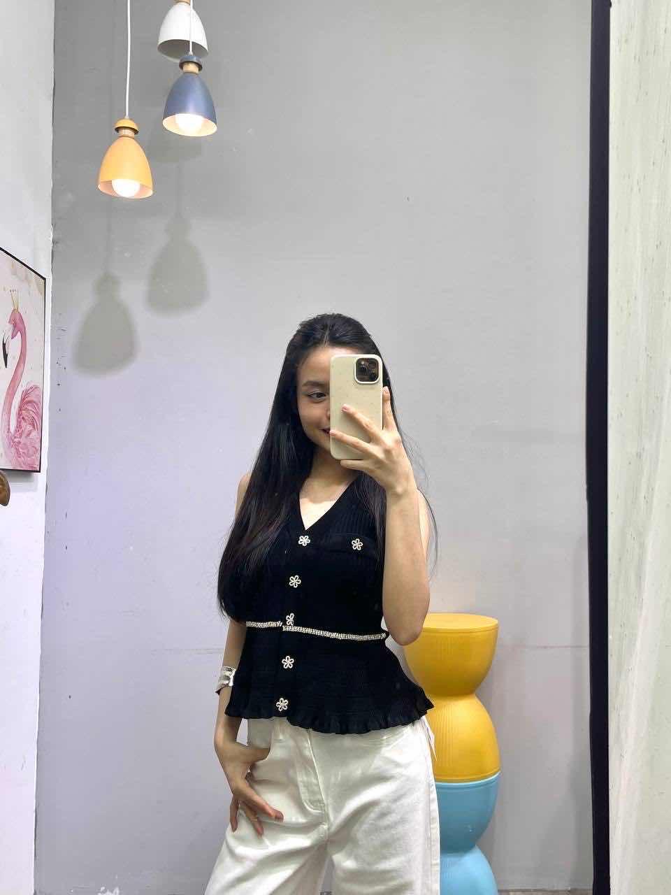 អាវម៉ូត