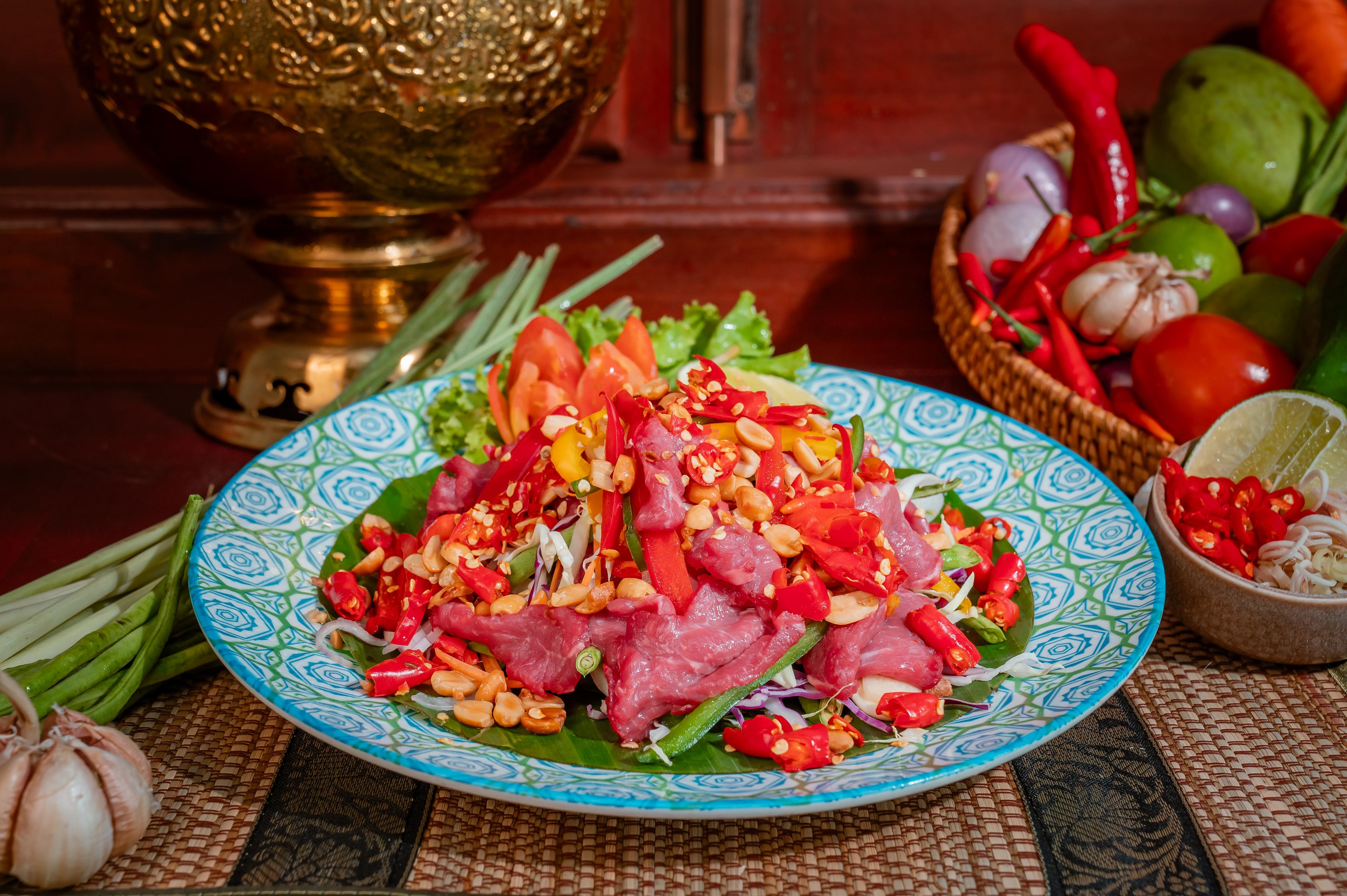 ភ្លាសាច់គោ Raw spicy beef salad 生辣牛肉沙拉