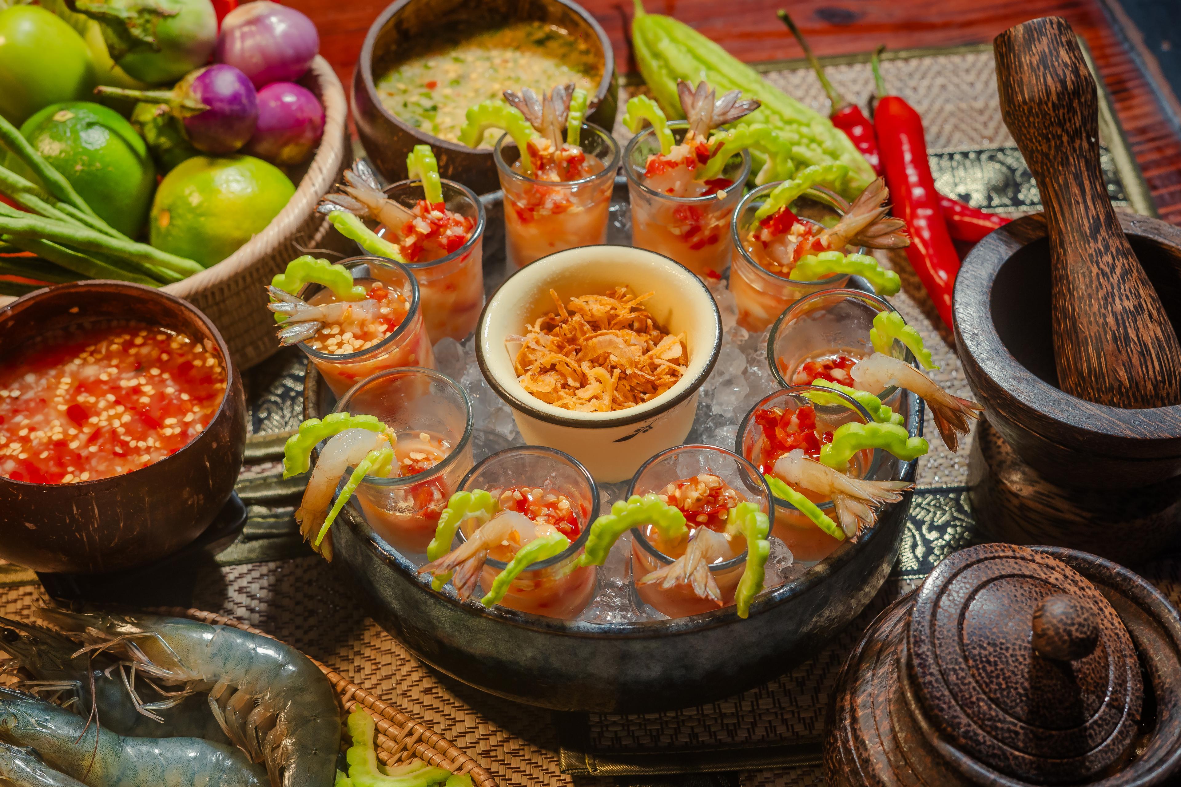 ភ្លាបង្គារជាមួយម្រះ Raw shrimp with bitter  melon in spicy sauce 苦果生虾