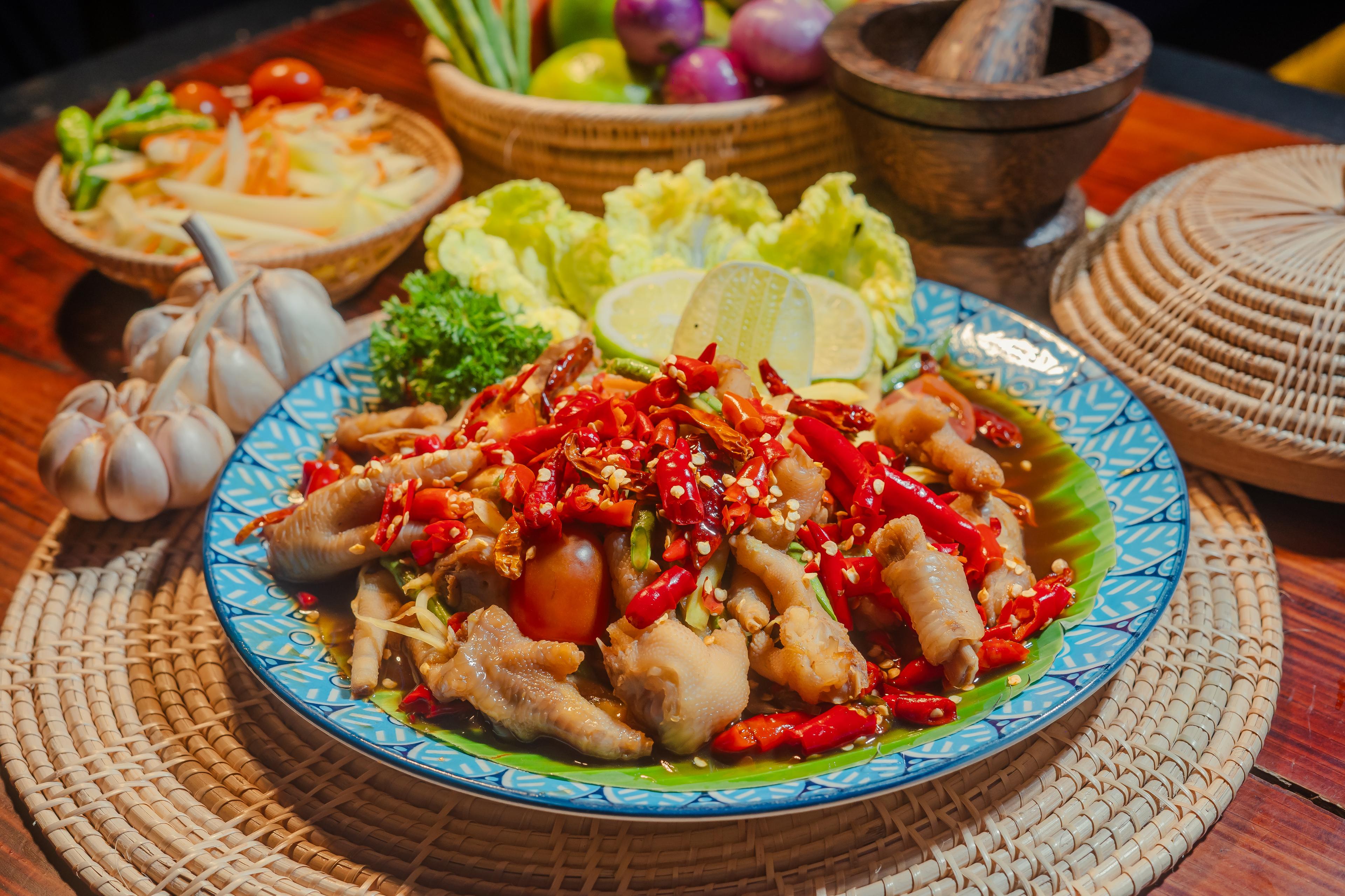 បុកល្ហុងជើងមាន់ Papaya salad with chicken feet 木瓜凤爪沙拉
