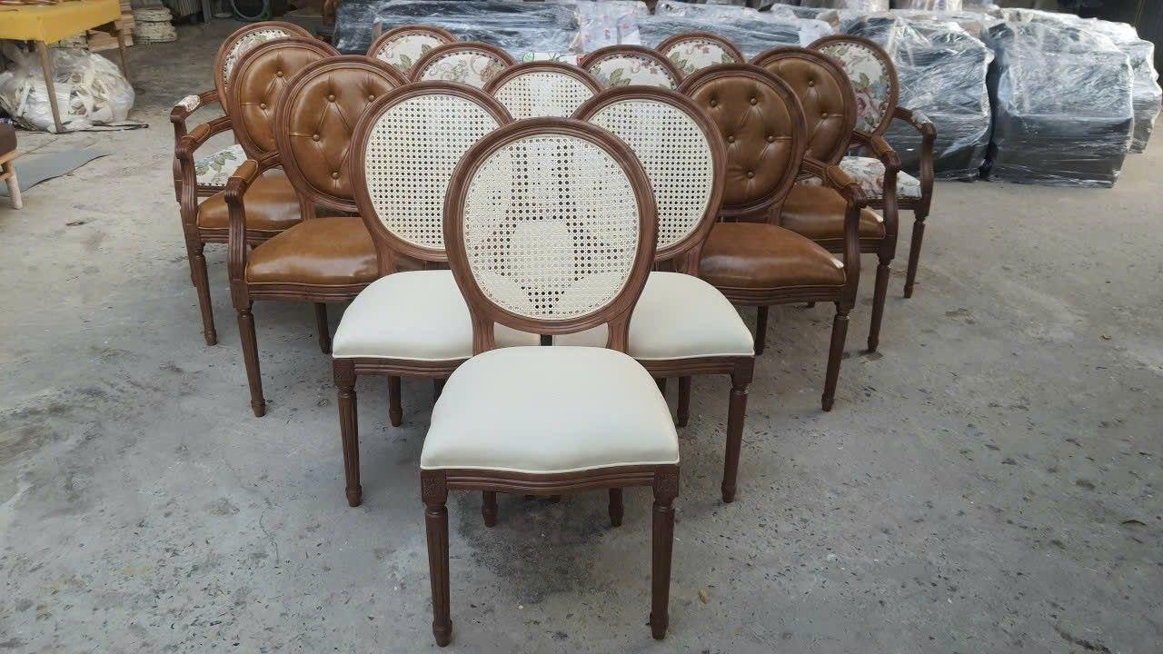 កៅអីឈើលាយពូកខ្នងផ្តៅ