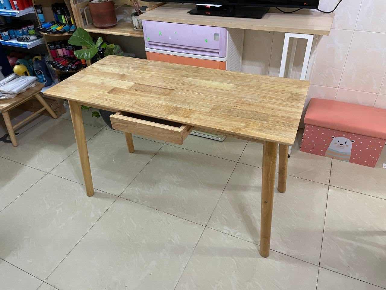 តុសិស្ស​មានកិមួយឈេីកៅស៊ូ
