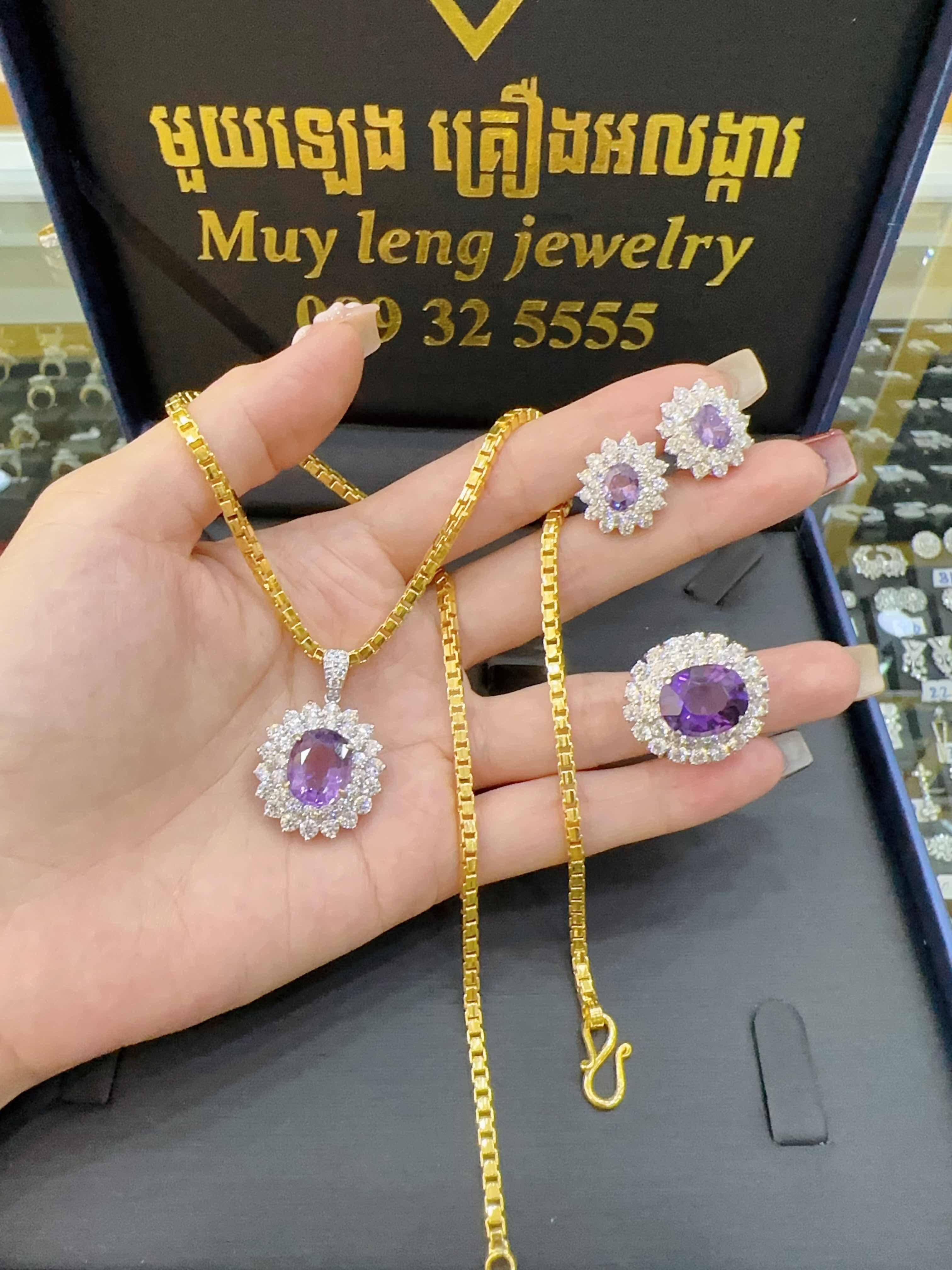 ឈុត