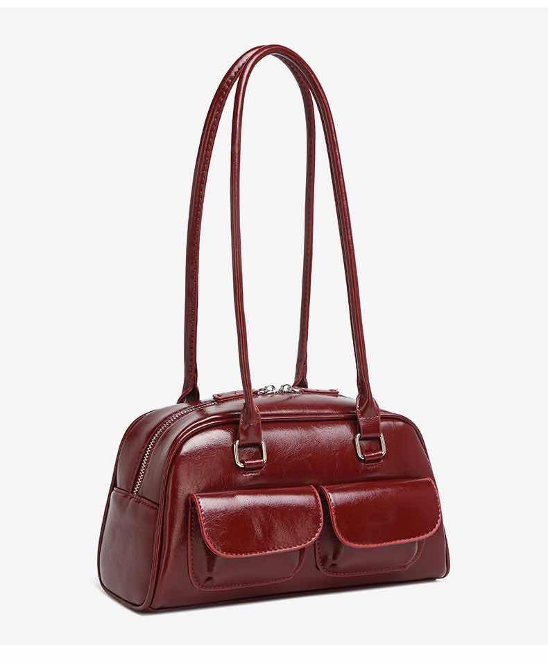 Niche shoulder bag pocket
