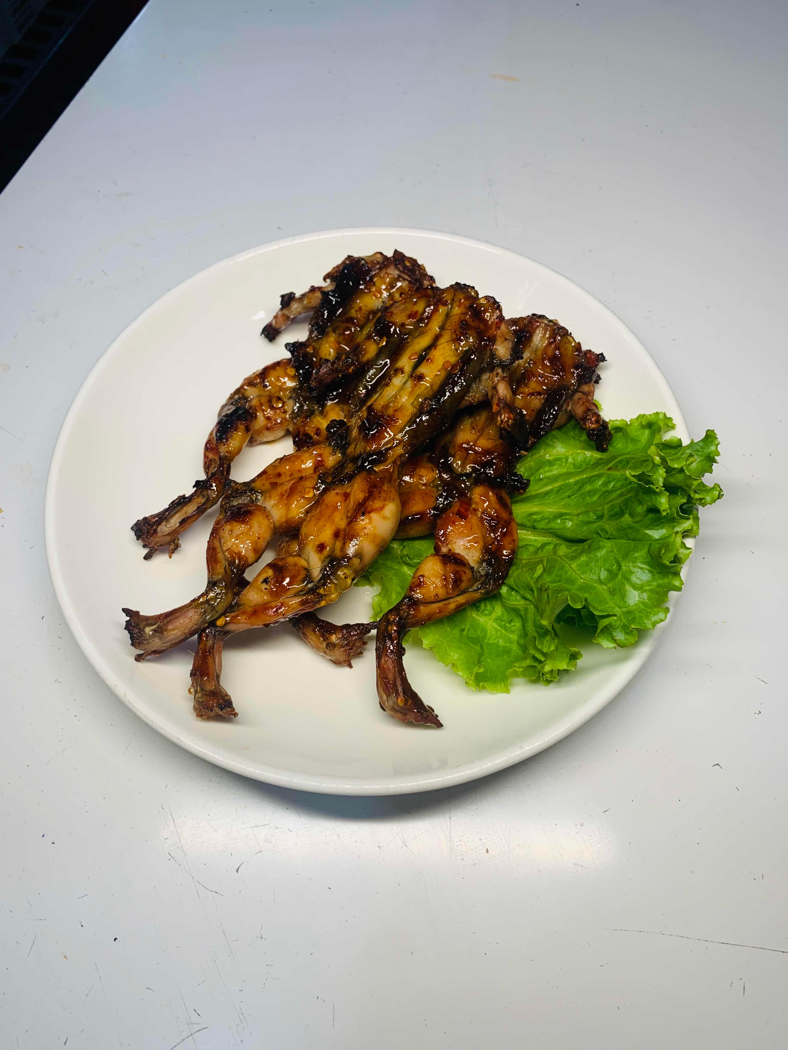 កង្កែបអាំងអំបិលម្ទេស