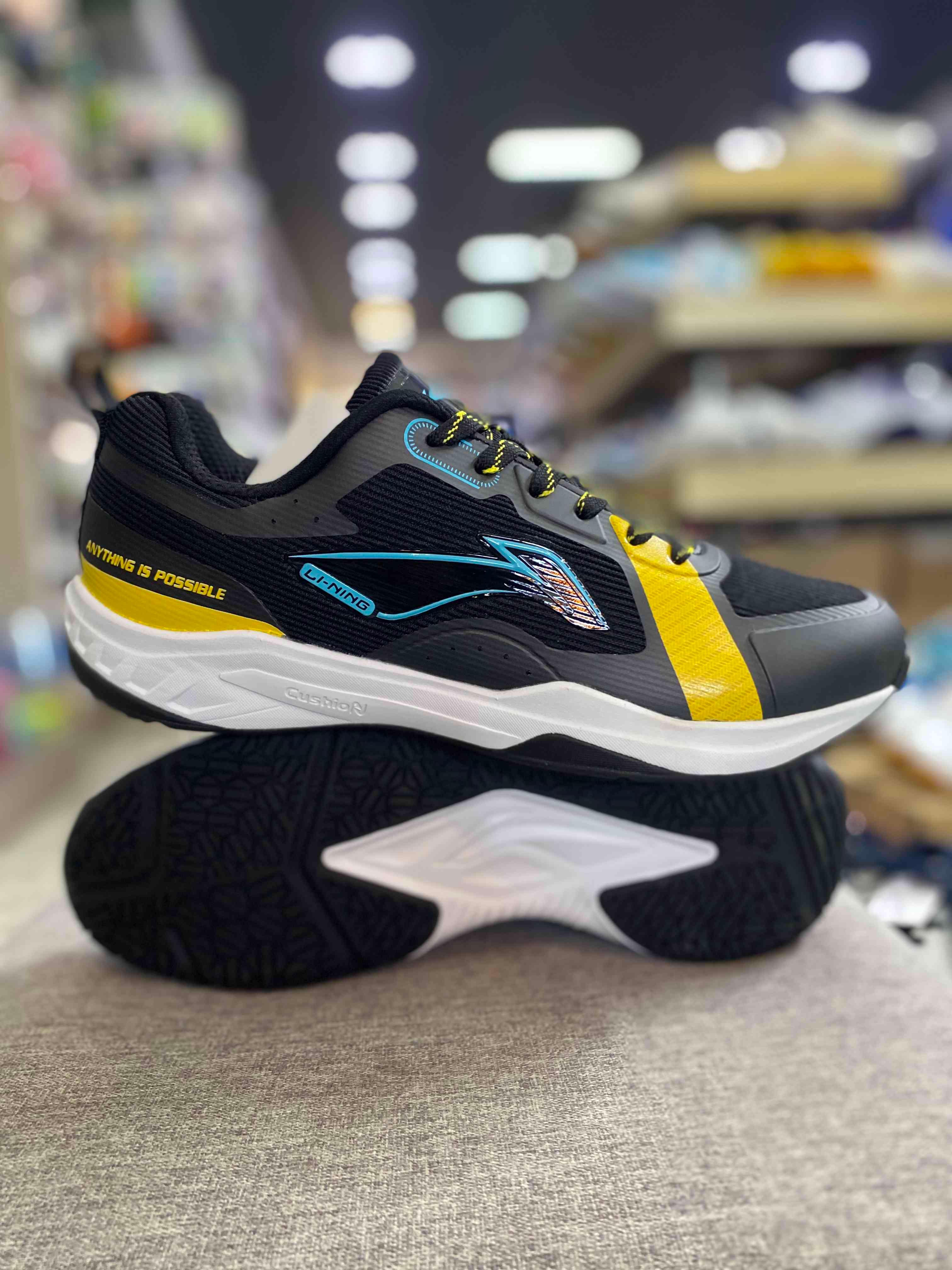 ស្បែកជើងLi-Ning ខ្មៅឡាយលឿង