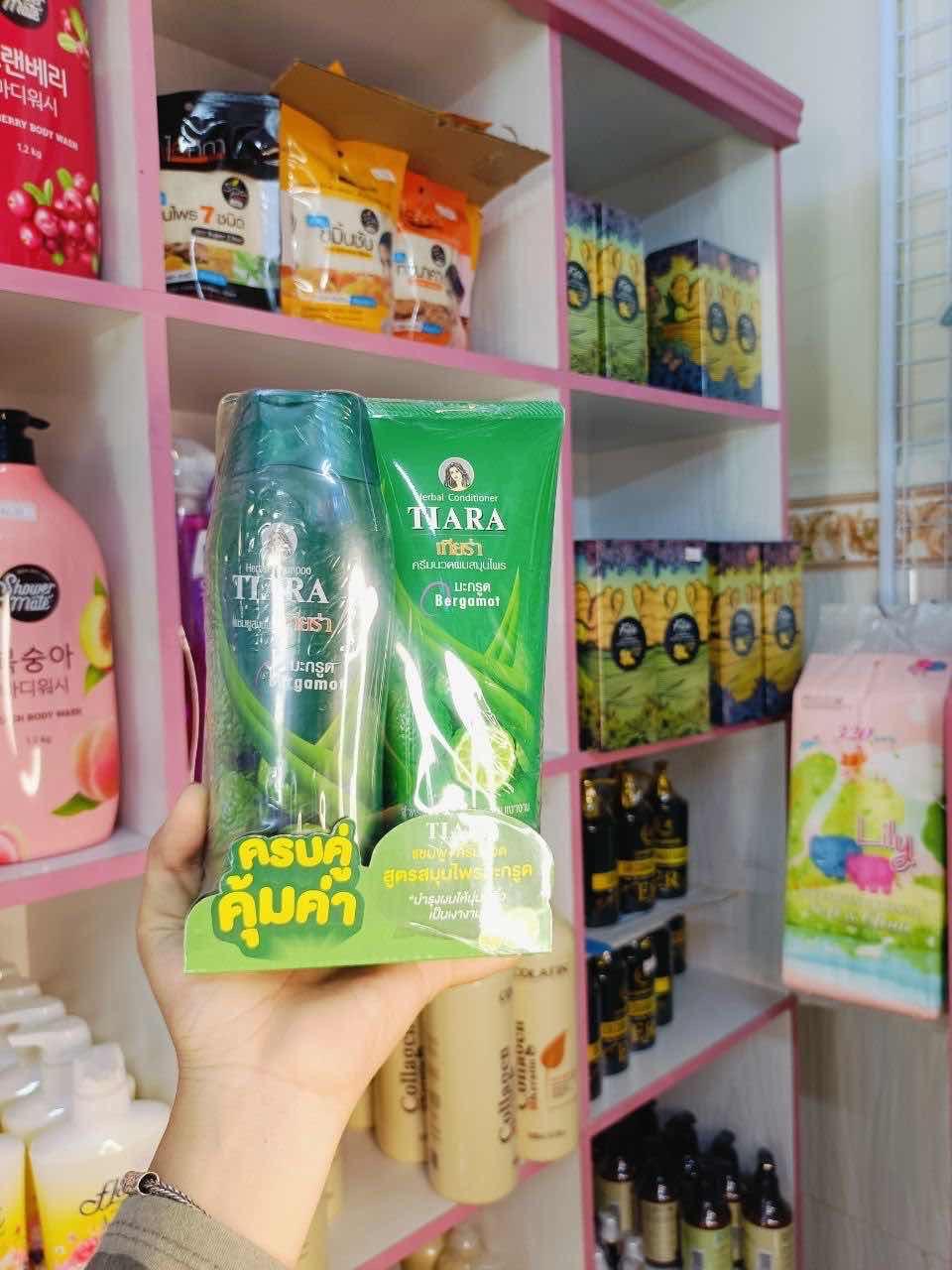 ឈុត កក់អប់ធារា