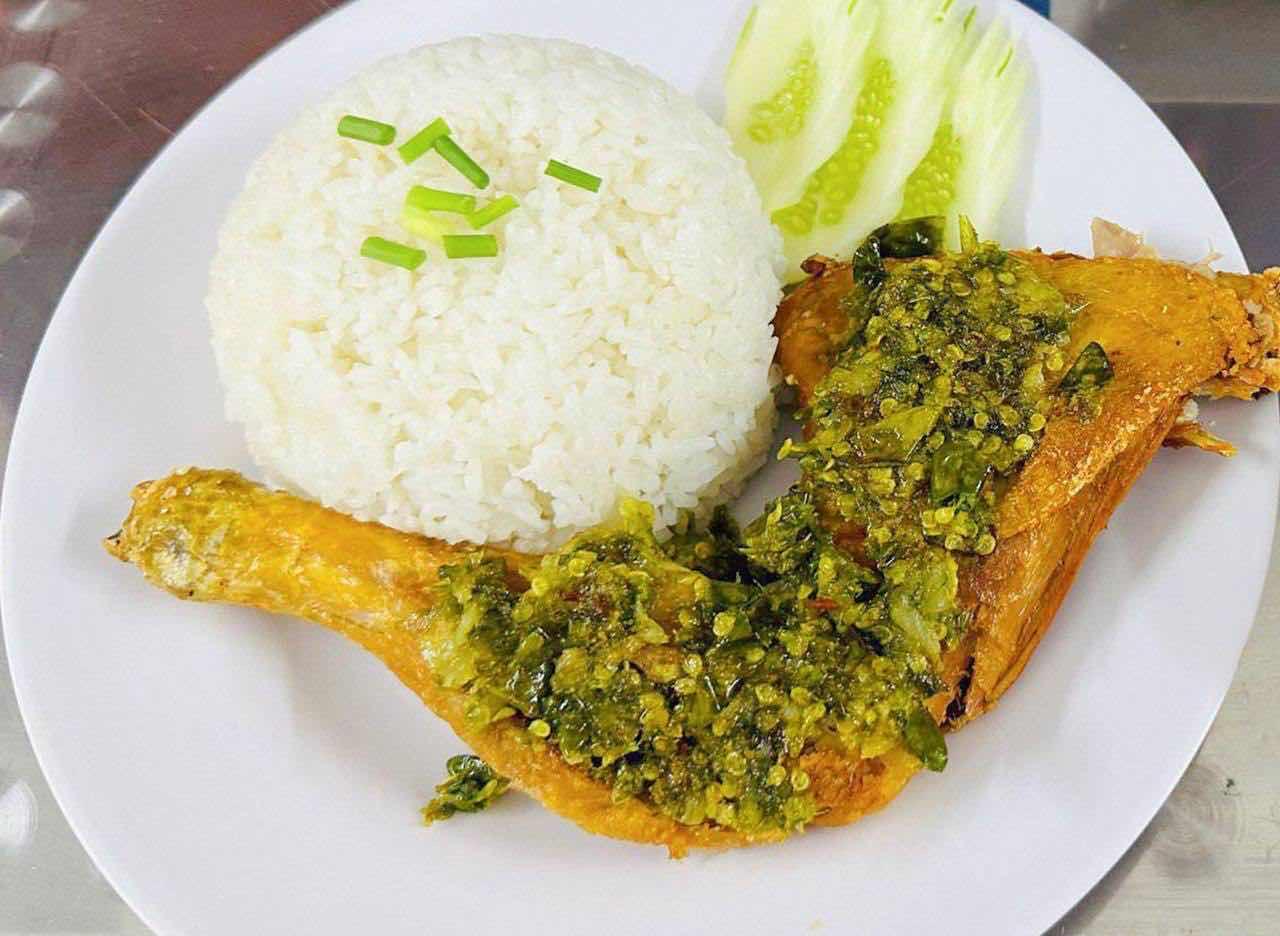 បាយភ្លៅមាន់ម្ទេសខៀវ