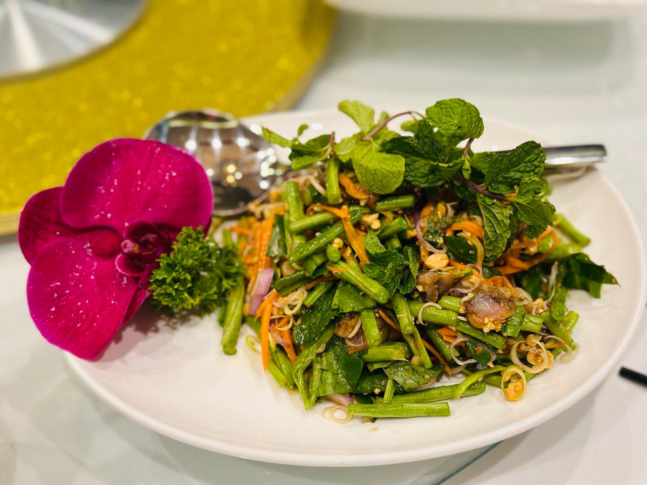 ភ្លាងាវគល់ស្លឹកគ្រៃ 