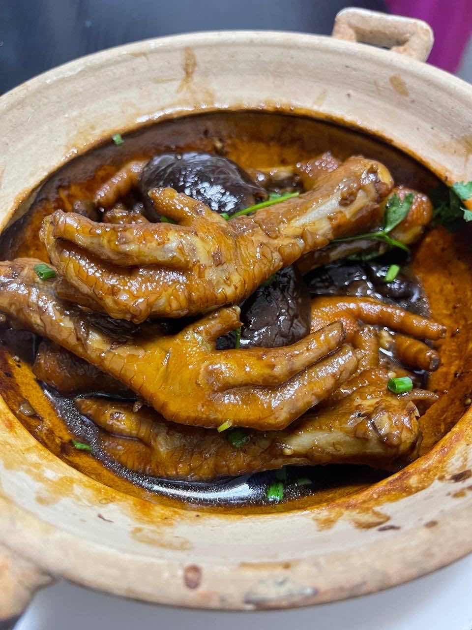 ខជើងមាន់ផ្សឹតខ្មៅ