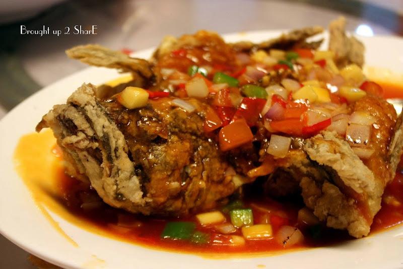 ត្រីតុកកែចៀនស្រោចទឹកត្រី Fried Garoupa with Sweet & Spicy Sauce