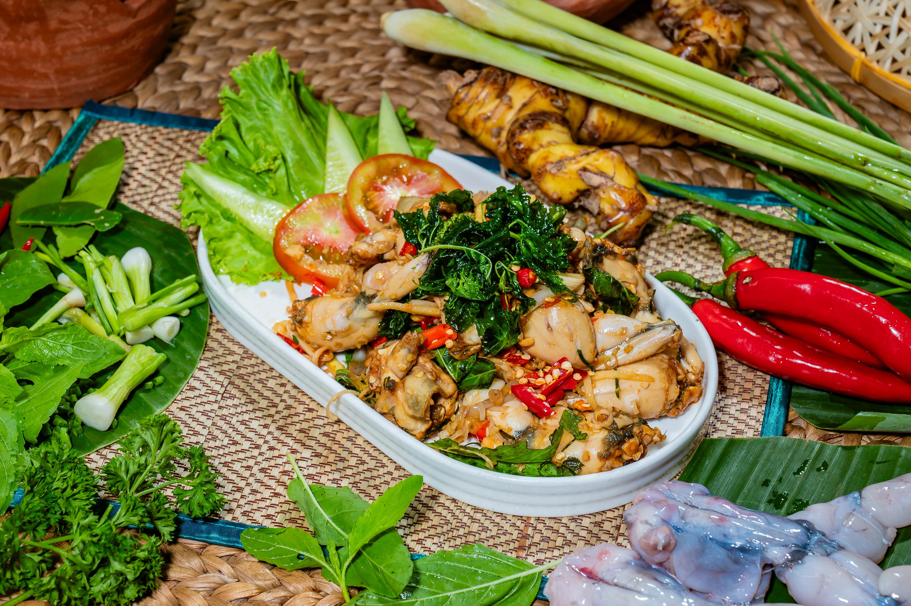 កង្កែបឆាក្តៅ Stir fried frog with khmer herbs 高棉香料炸田鸡