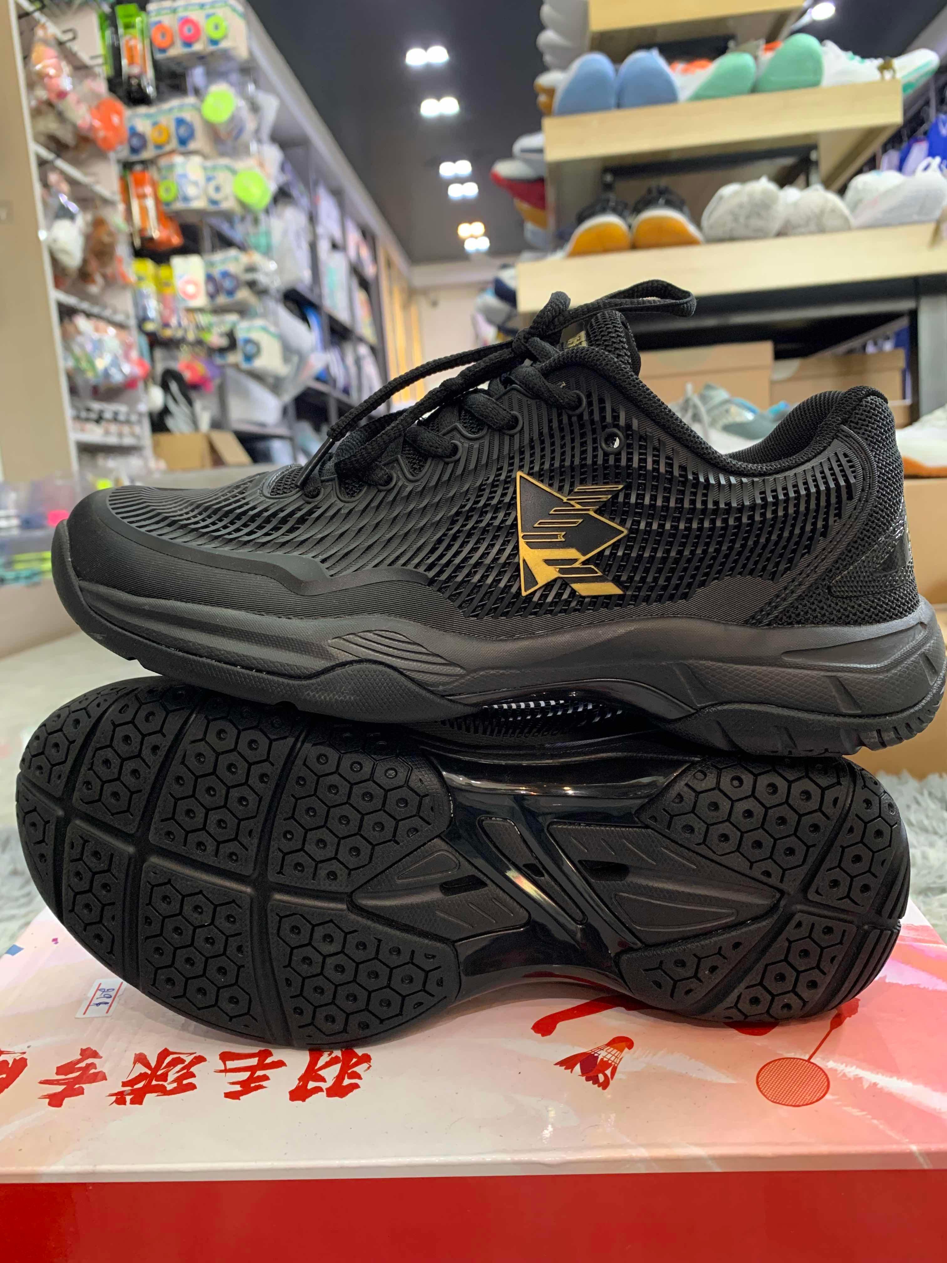 ស្បែកជើងSport