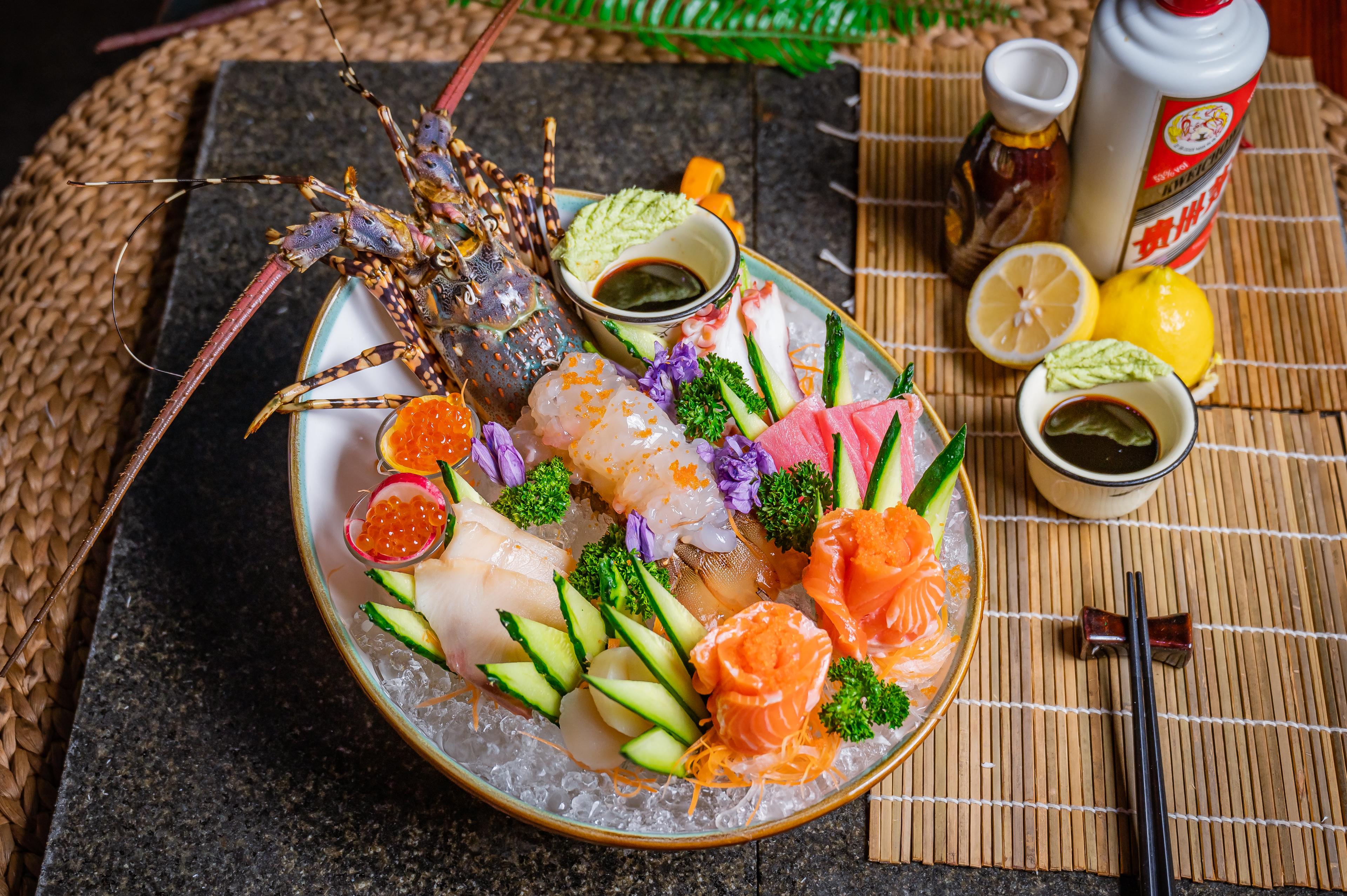 ឈុតសាសុីមិពិសេស Premium Sashimi Set 高级生鱼片套餐