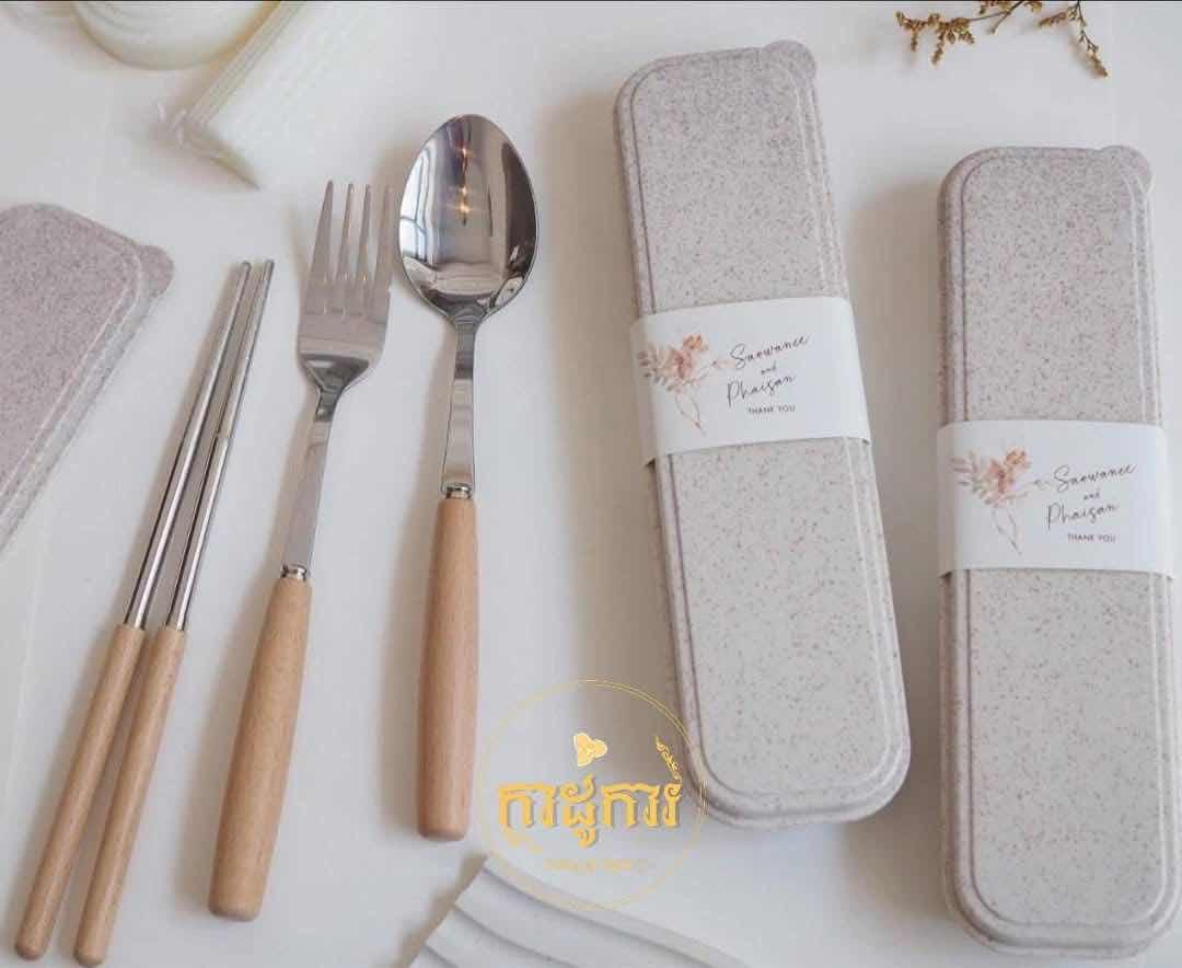 កាដូស្លាបព្រាប្រអប់