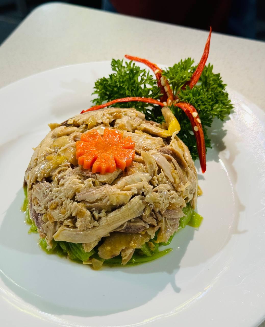 មាន់ត្រជាក់ ឬមាន់ស្ពៃខ្មៅ (Steamed chicken with Spinach)