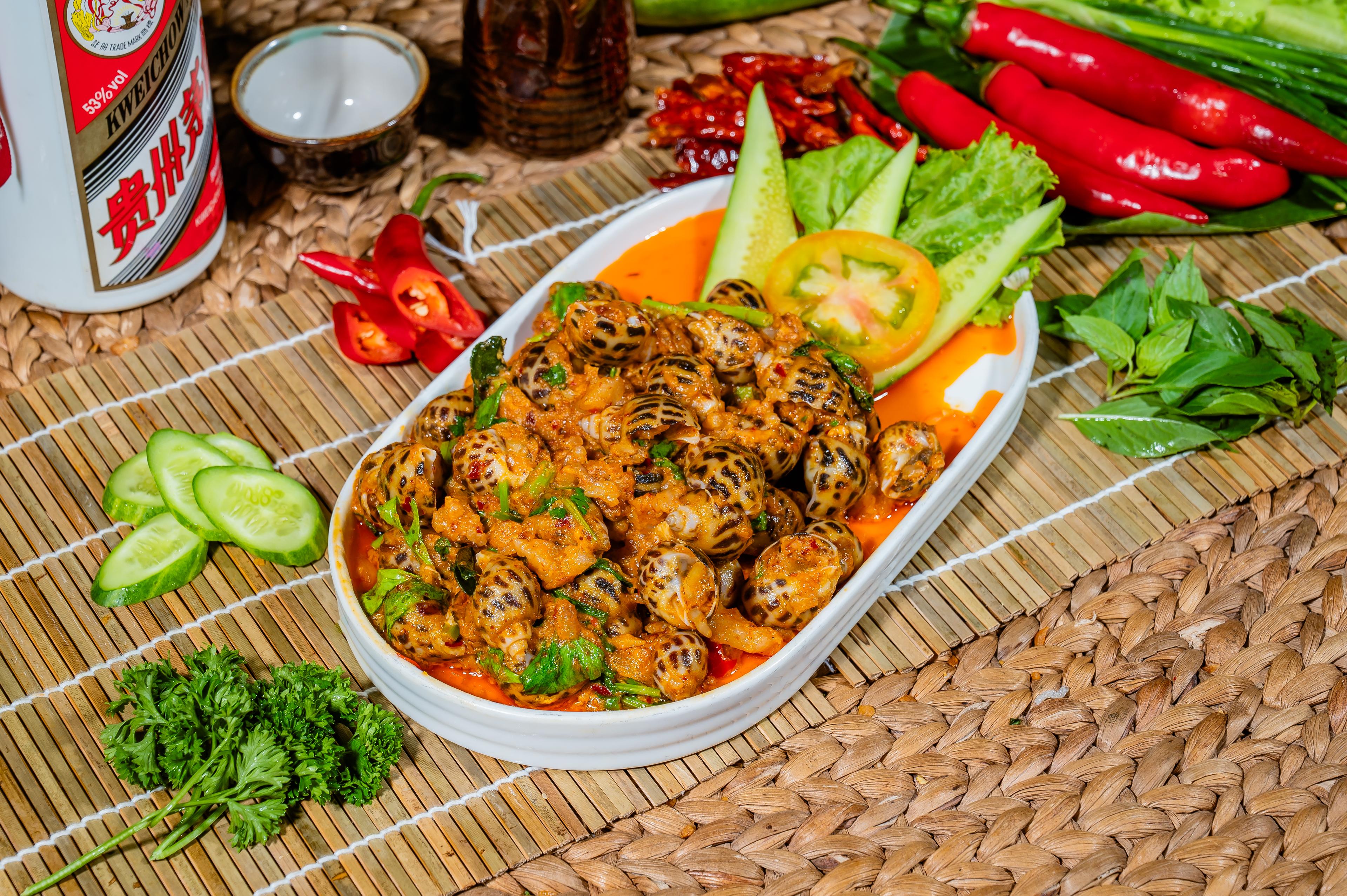 ខ្យងប៉ារ៉ាឆាការី Stir fried snails with curry sauce 咖喱酱炒蜗牛