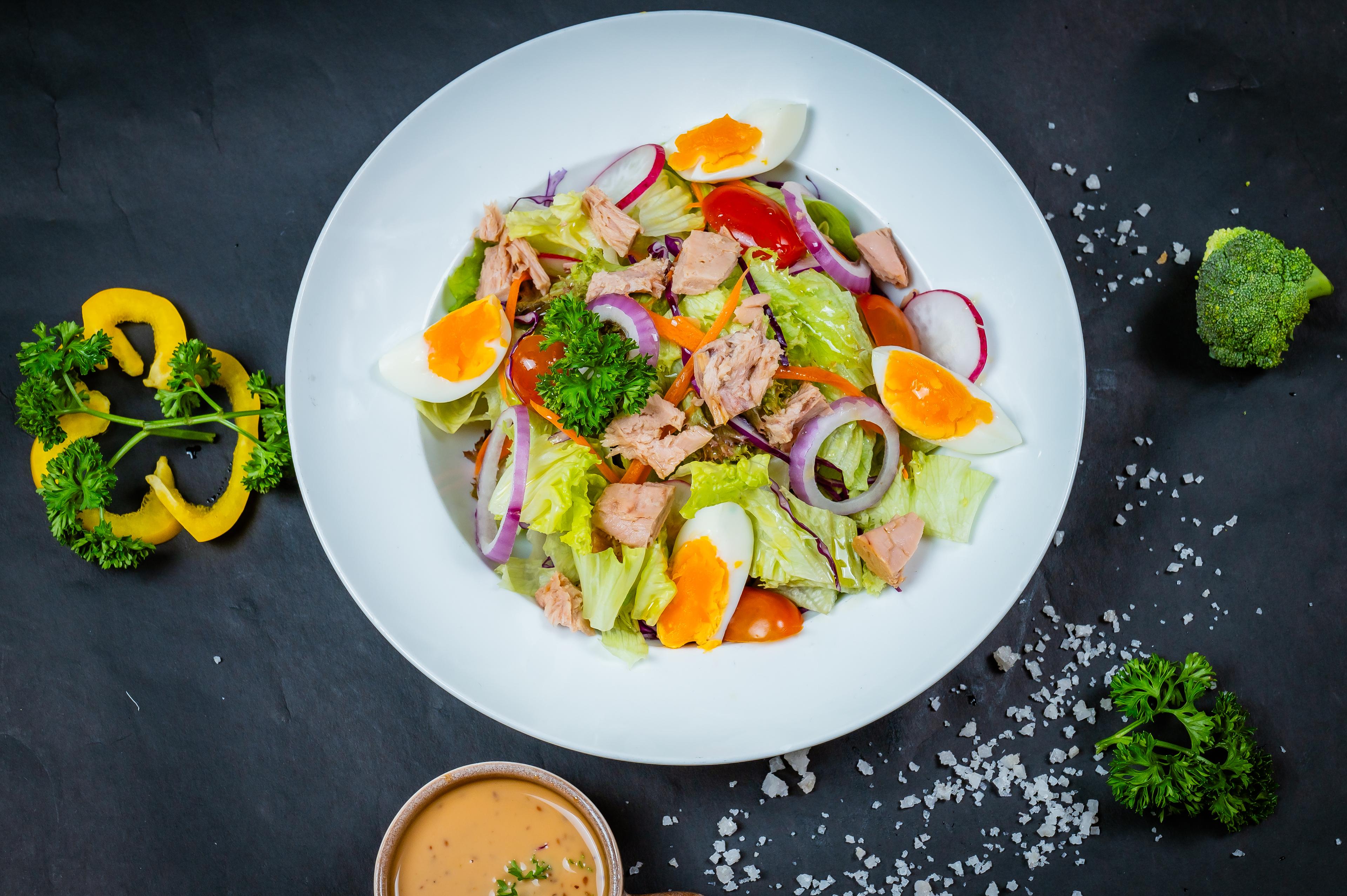 សាលាដ៍ត្រីធូណា tuna salad  金枪鱼沙拉