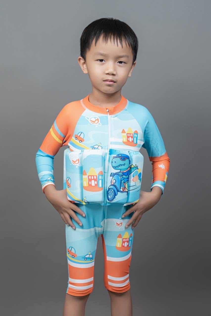 ឈុតហែលទឹកក្មេង
