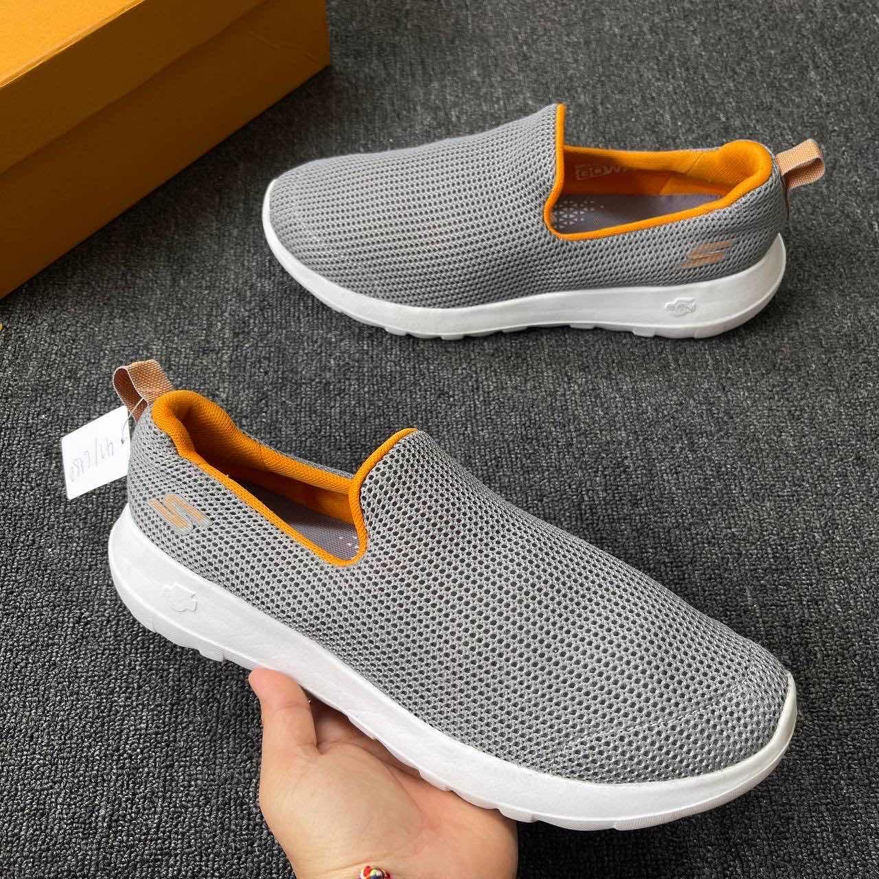 Skechers