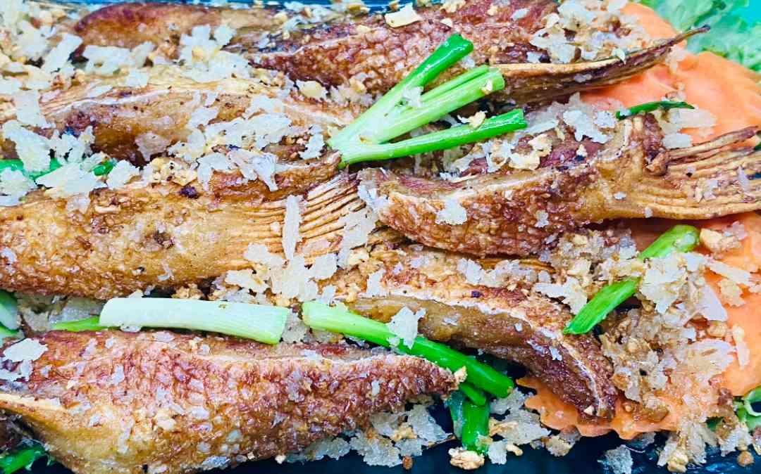 ព្រុយត្រីសាម៉ុនបំពងខ្ទឹមស