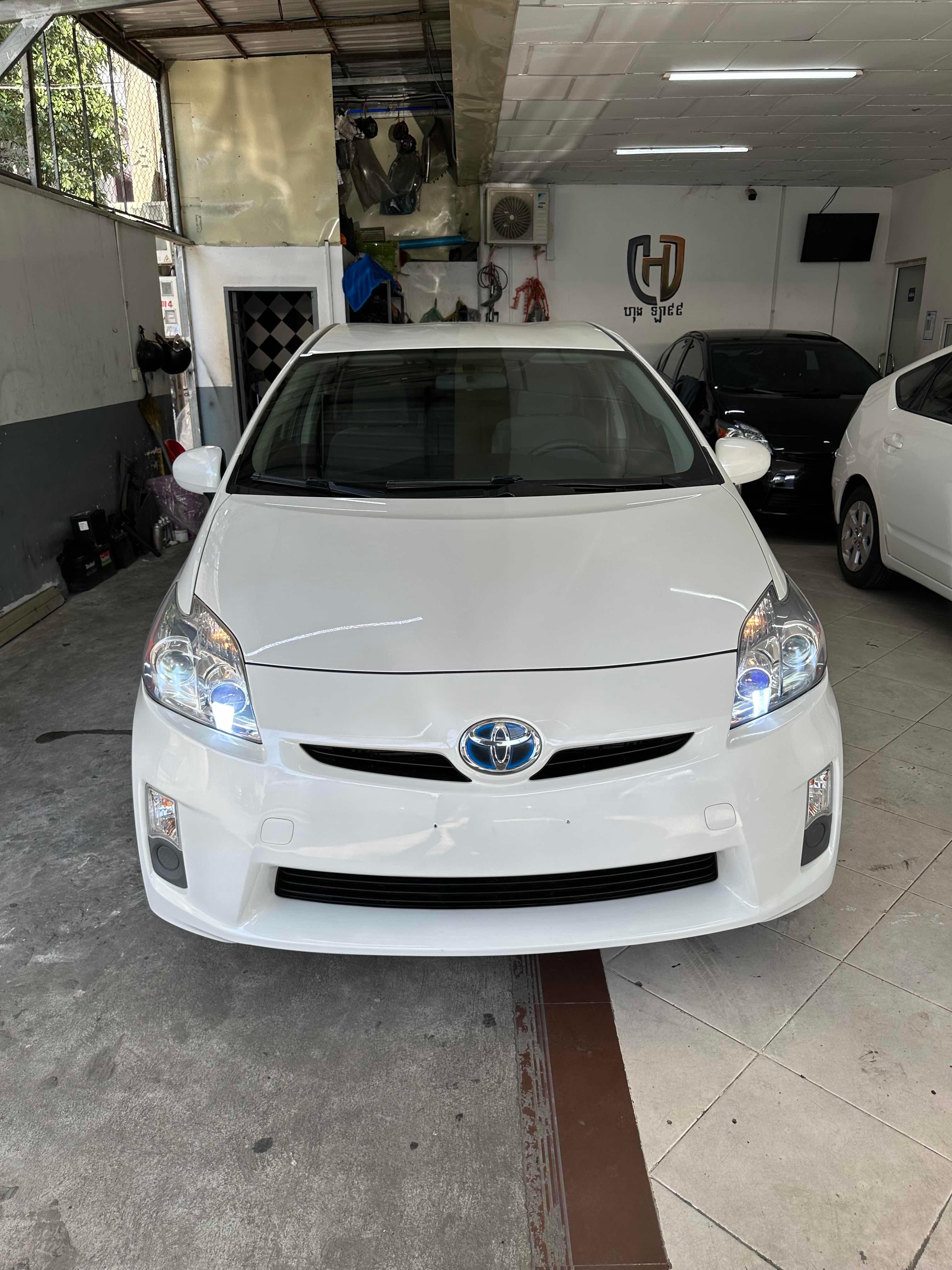 2010 Option2 | Toyota Prius ពណ៍ស