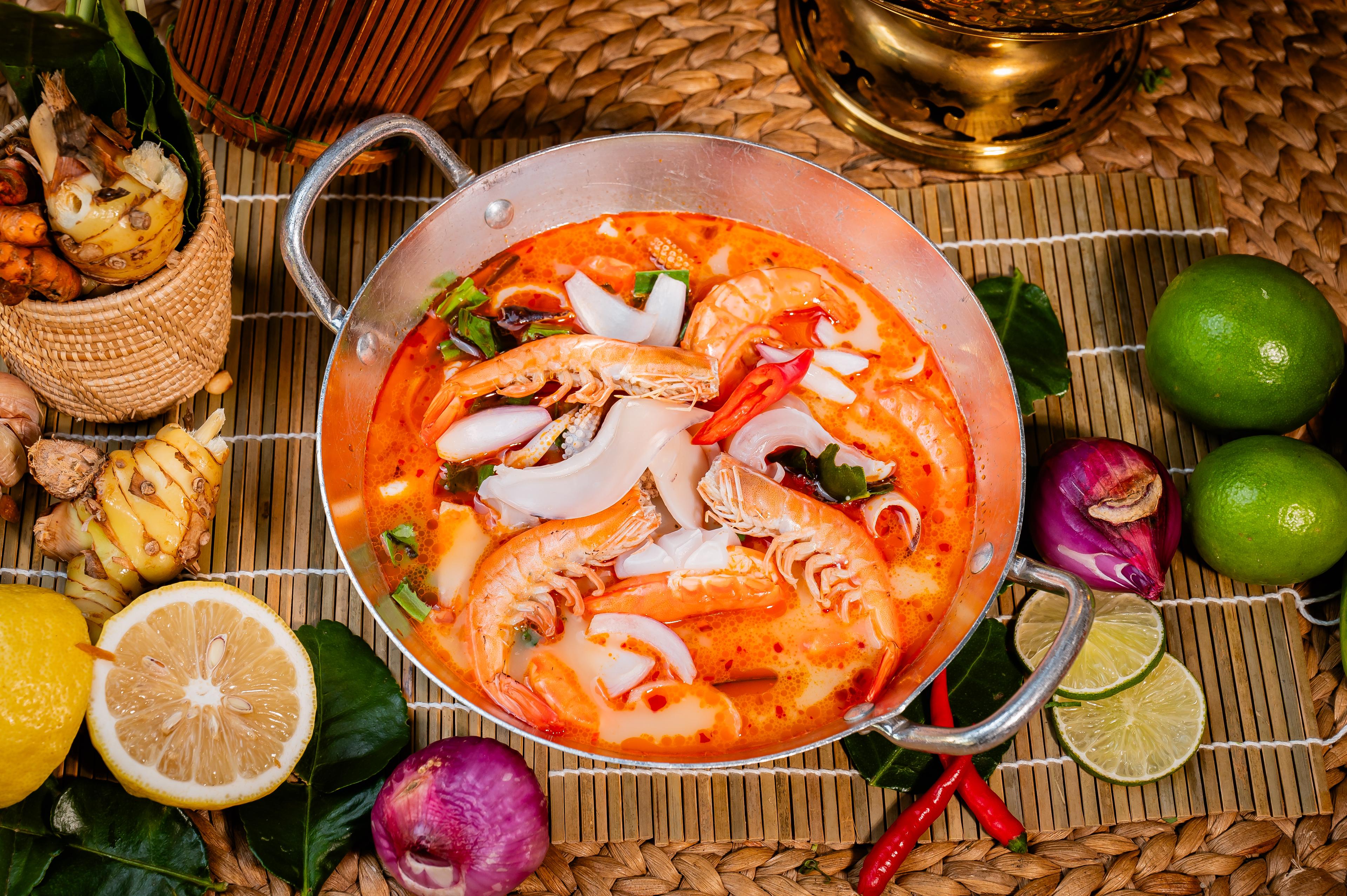 តុំយុំាគ្រឿងសមុទ្រ Seafood tom yum soup 海鲜冬阴功汤