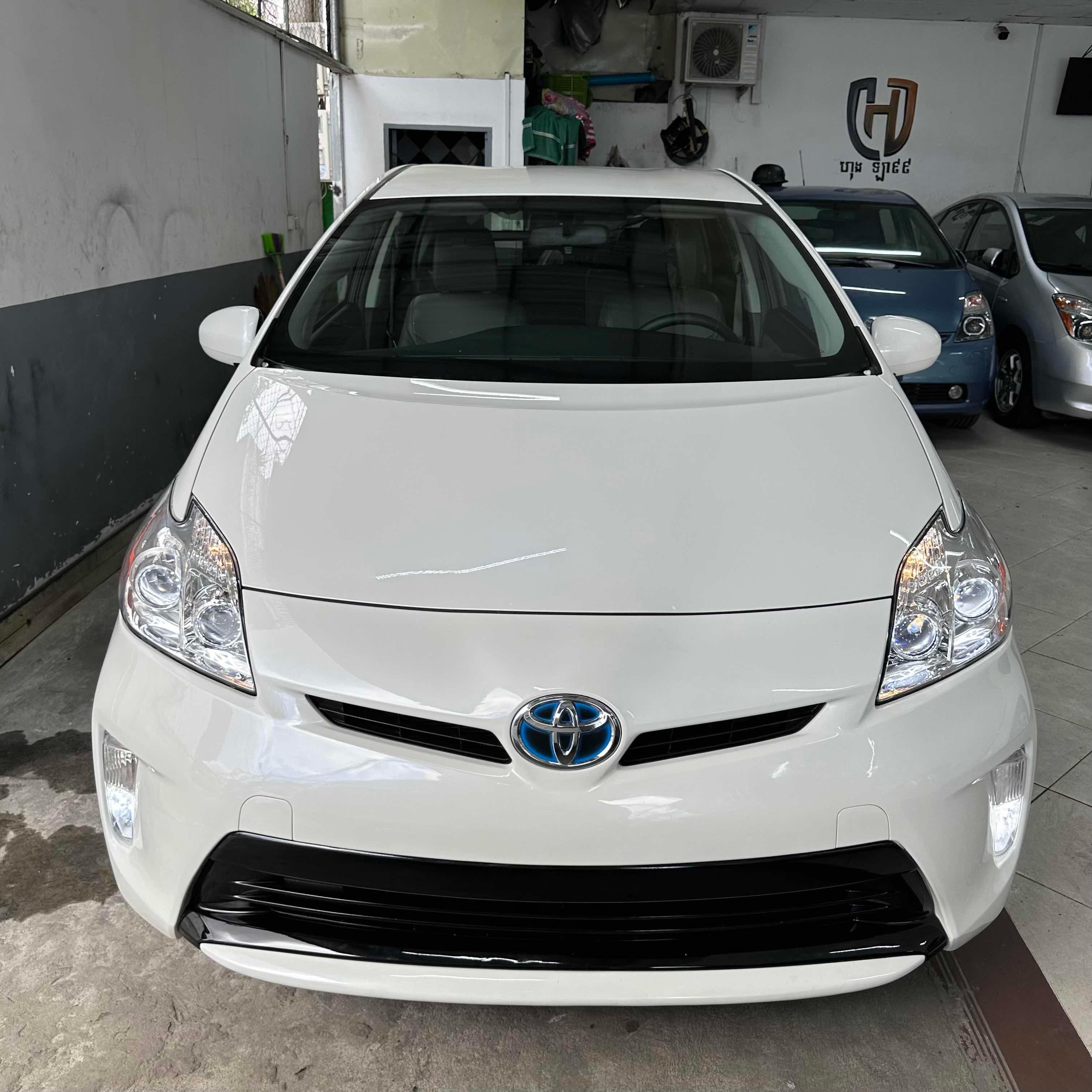 2013 Toyota Prius Option2