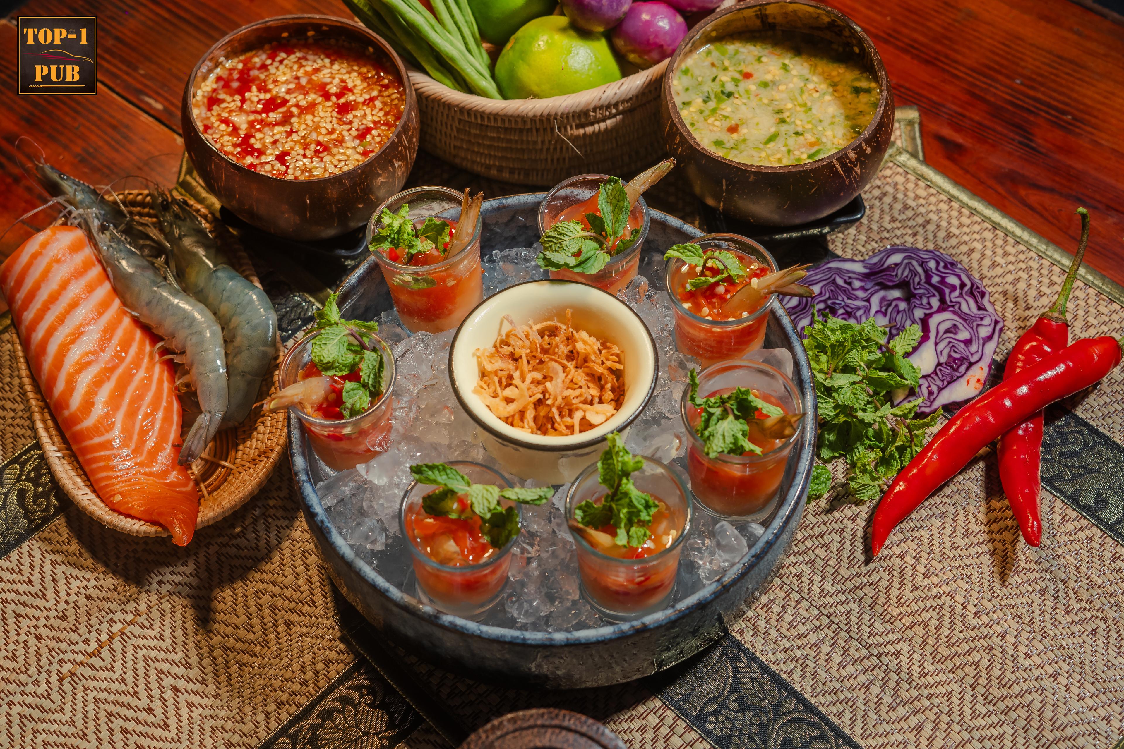 ភ្លាបង្គារត្រីសាលម៉ុន Raw shrimp & salmon in spicy sauce  辣酱生虾和三文鱼