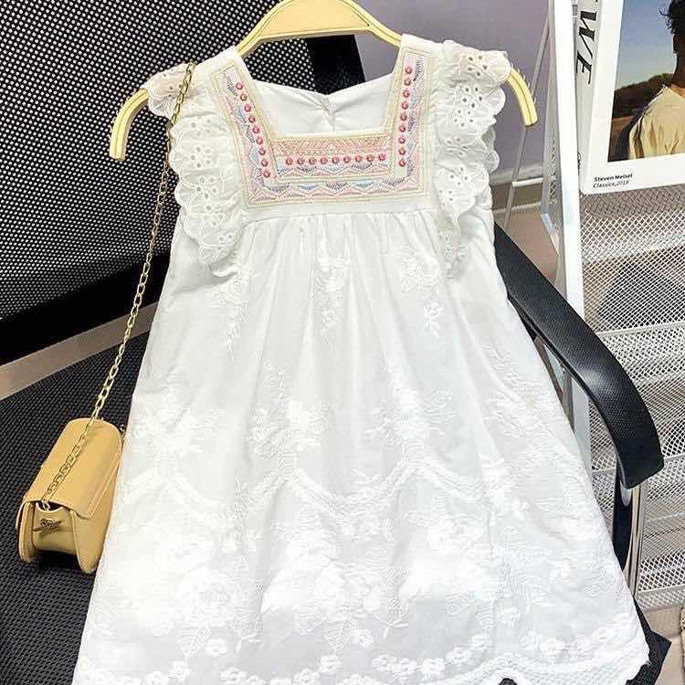 រ៉ូបដើរលេង