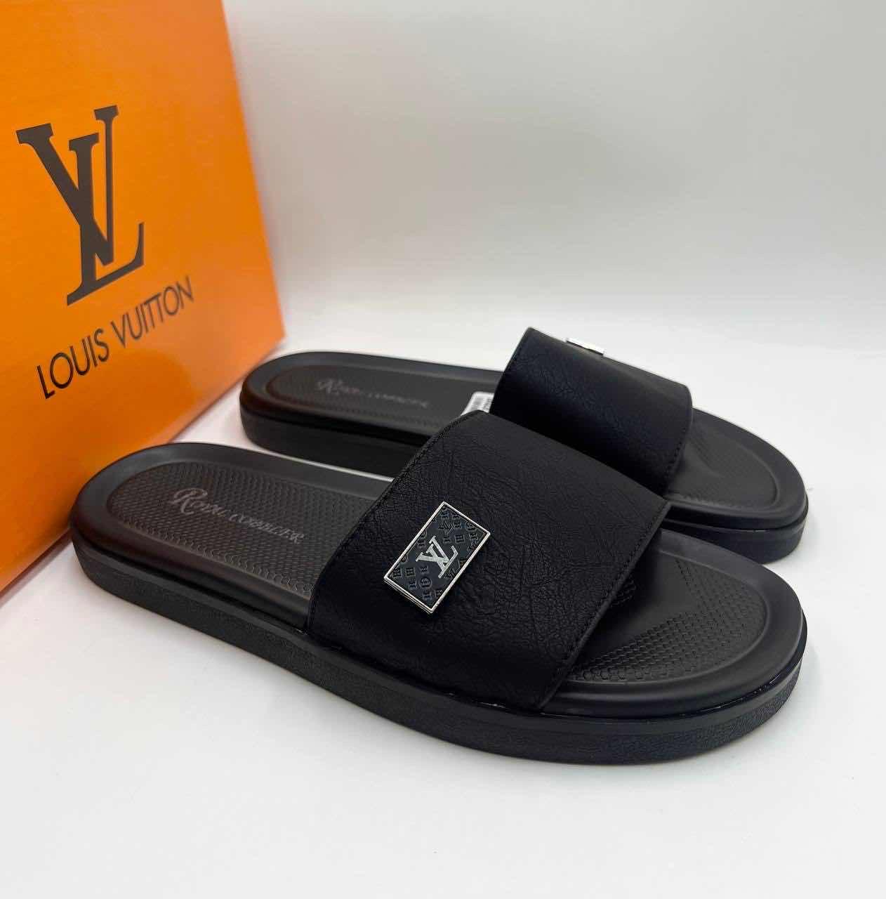 ស្បែកជើង ស៊ក បន្ទះ LV