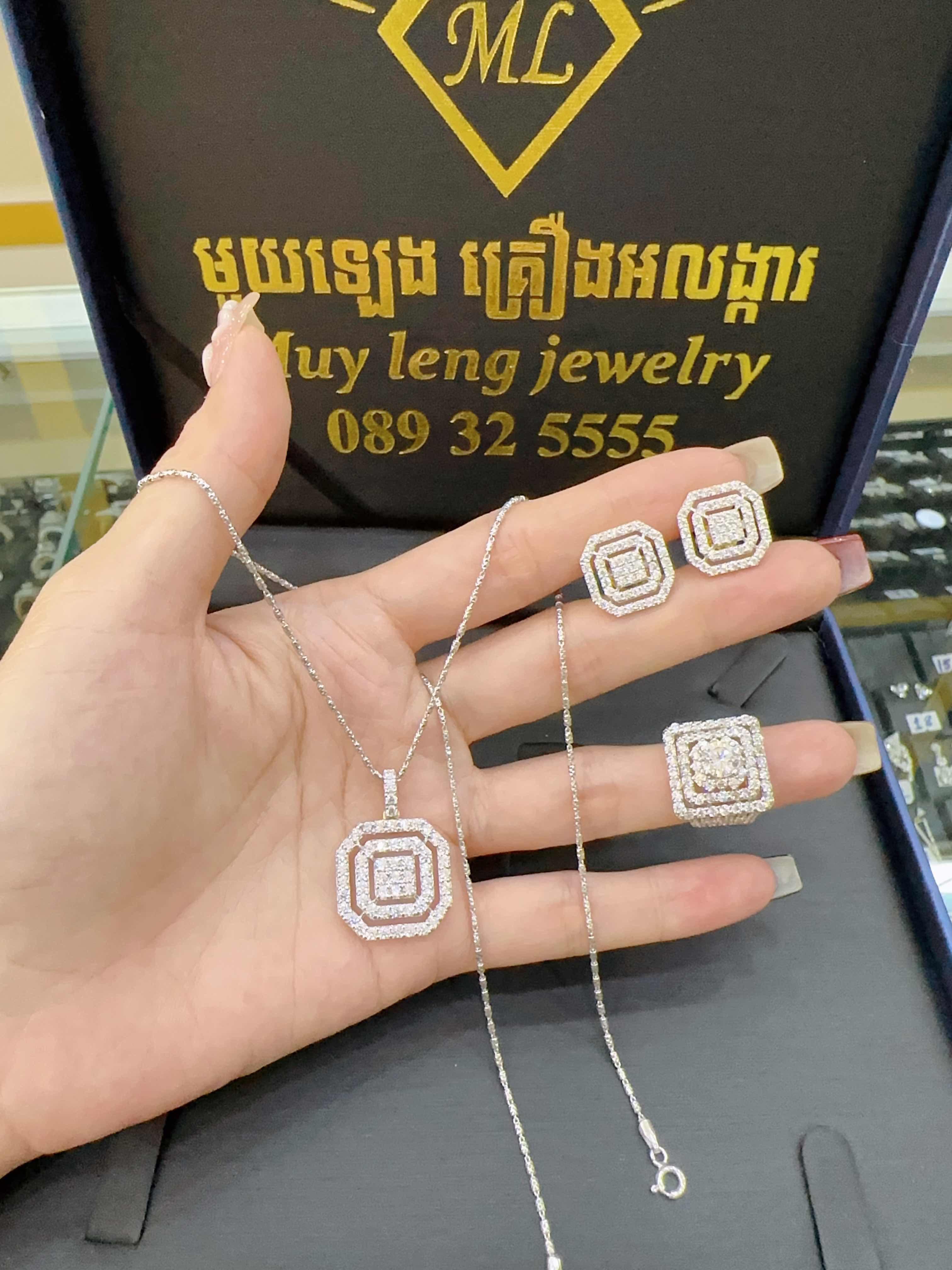 ឈុត