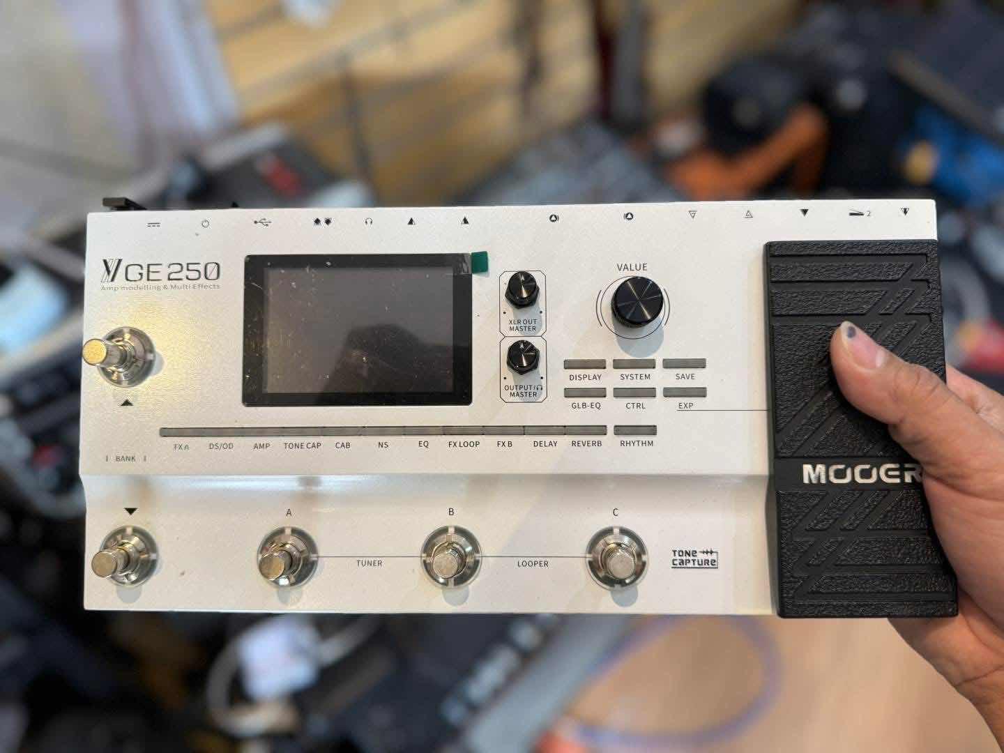 អេហ្វិកសូឡូ Mooer GE250 (មួយទឹក 95%)