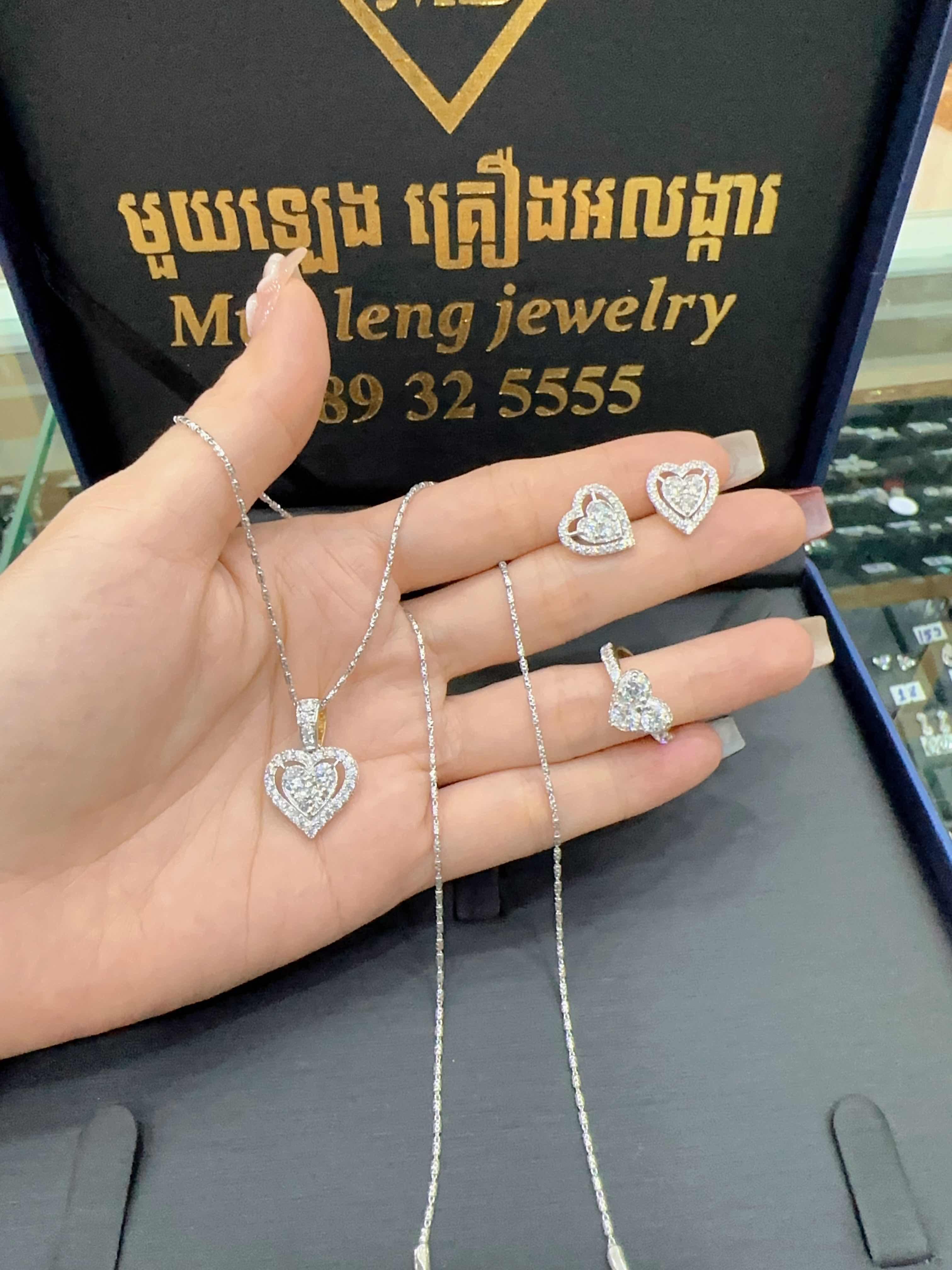 ឈុត