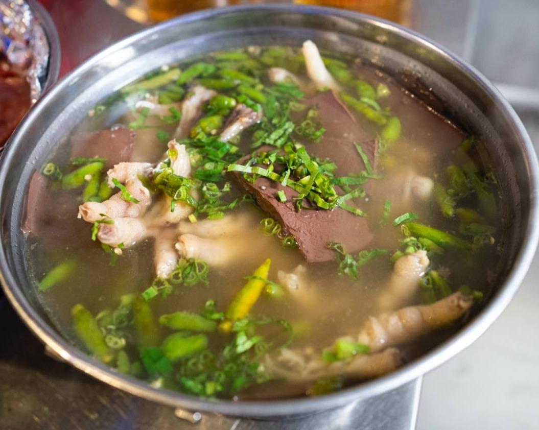 ស៊ុបជើងមាន់ឈាមទា
