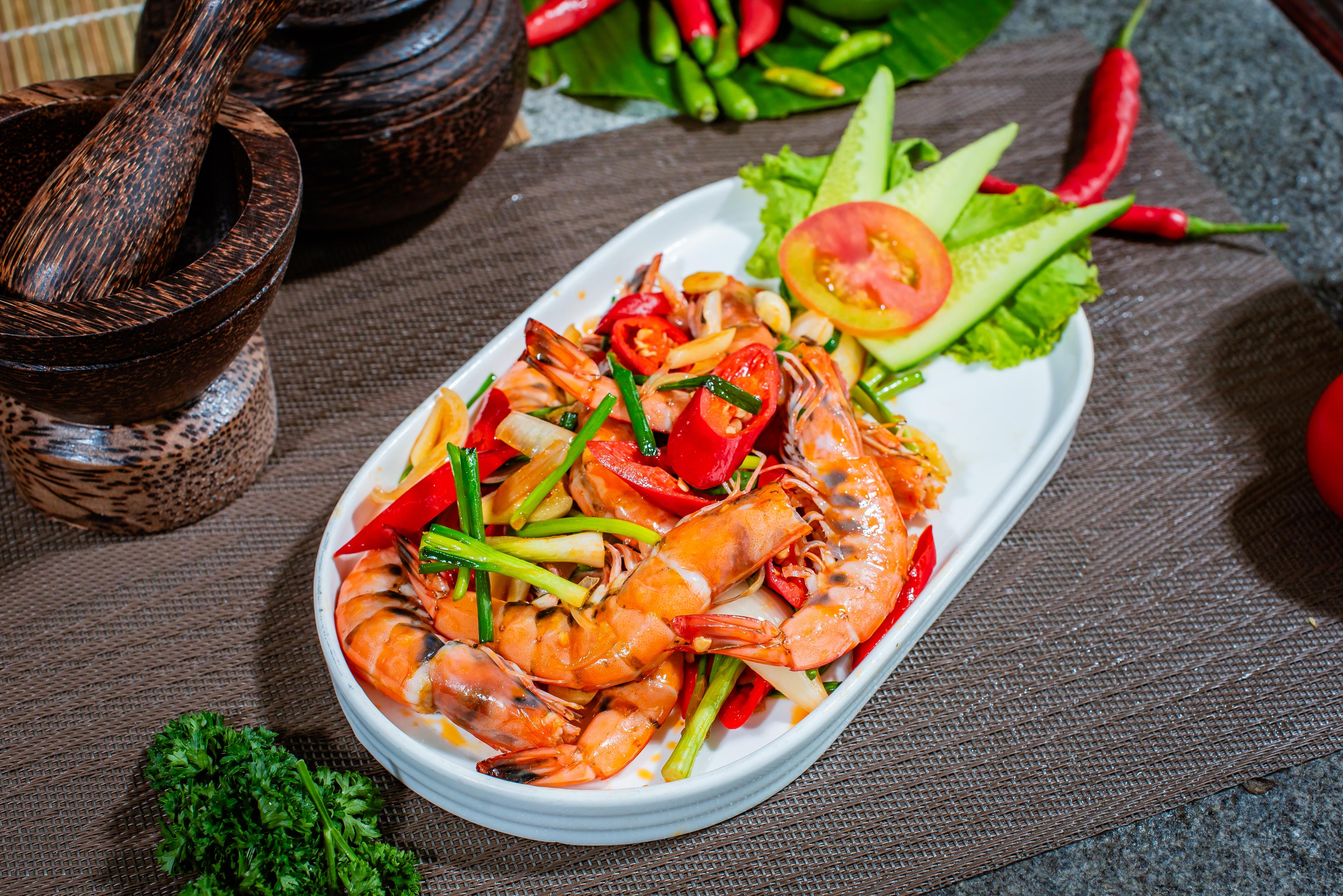 បង្គាឆាប្រៃផ្អែម Stir fried shrimp 炸咸甜虾