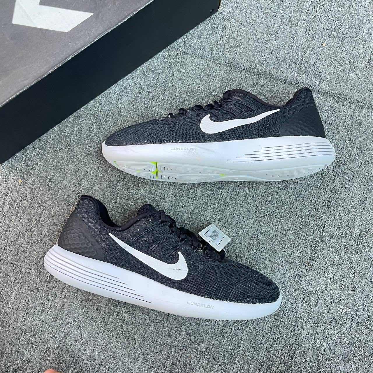 NIKE