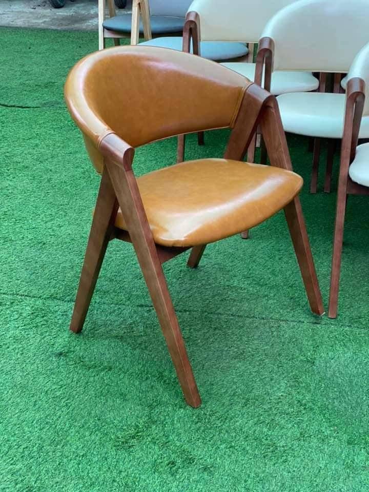 កៅអីឈើលាយពូក