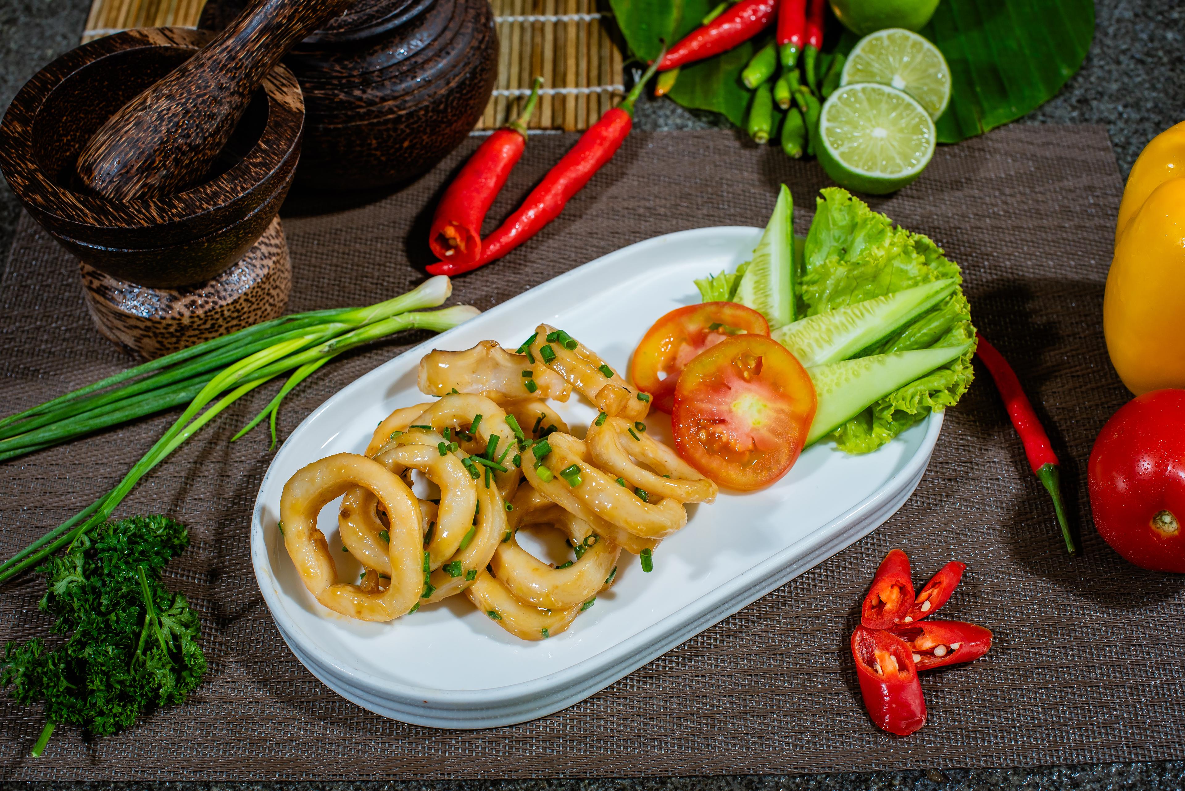 មឹកឆាពងទាប្រៃ Stir fried squid with salty eggs 咸蛋炒鱿鱼