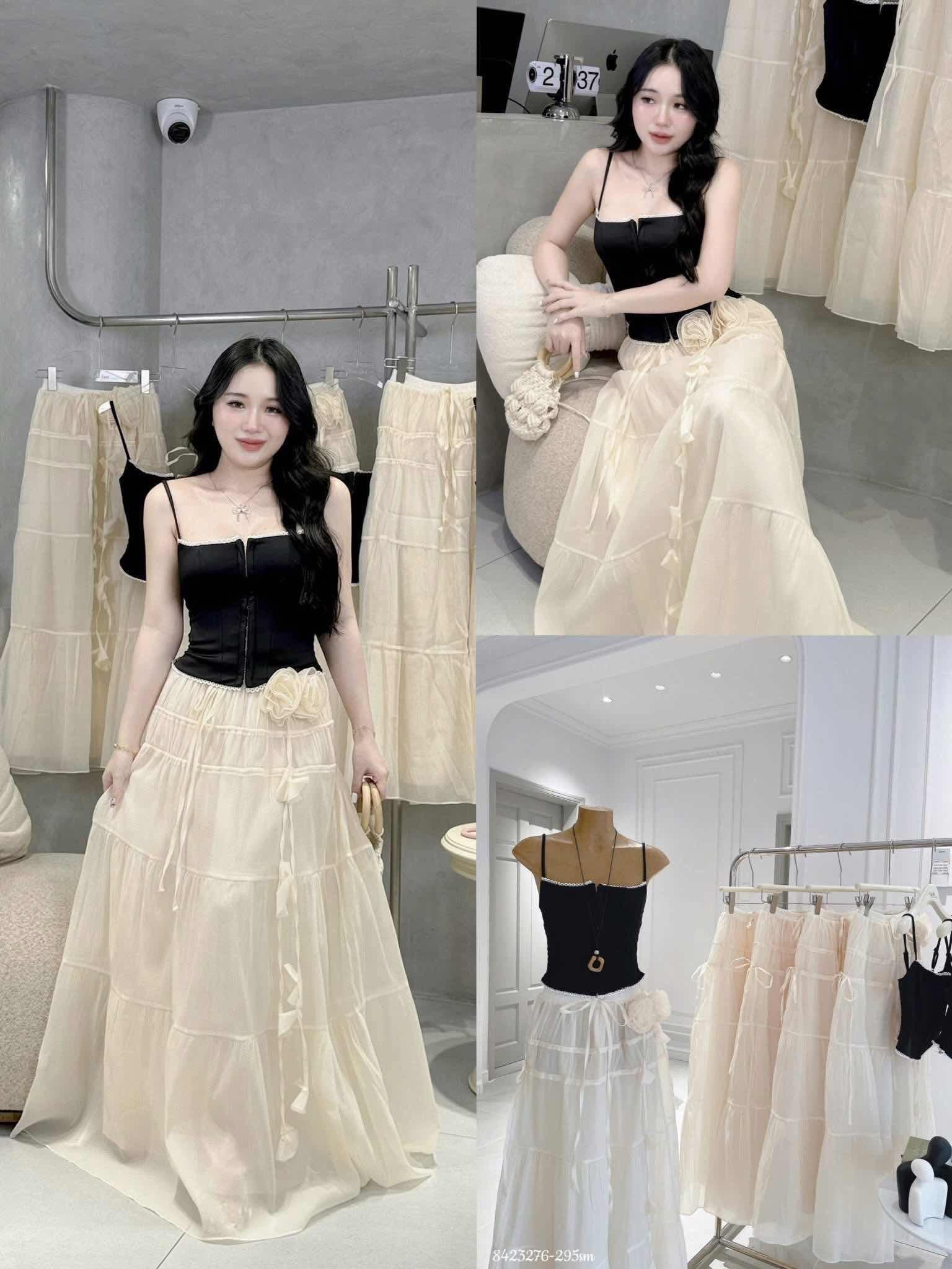 ឈុតសំពត់វែងអាវខ្មៅ