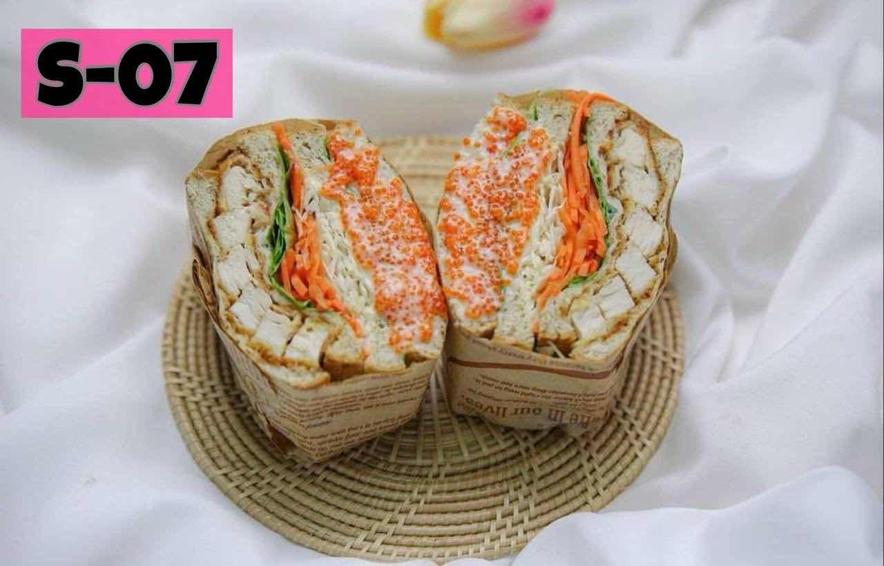 សាំងវិចសាច់មាន់+ពងត្រី/ Sandwich chicken+Fish roe