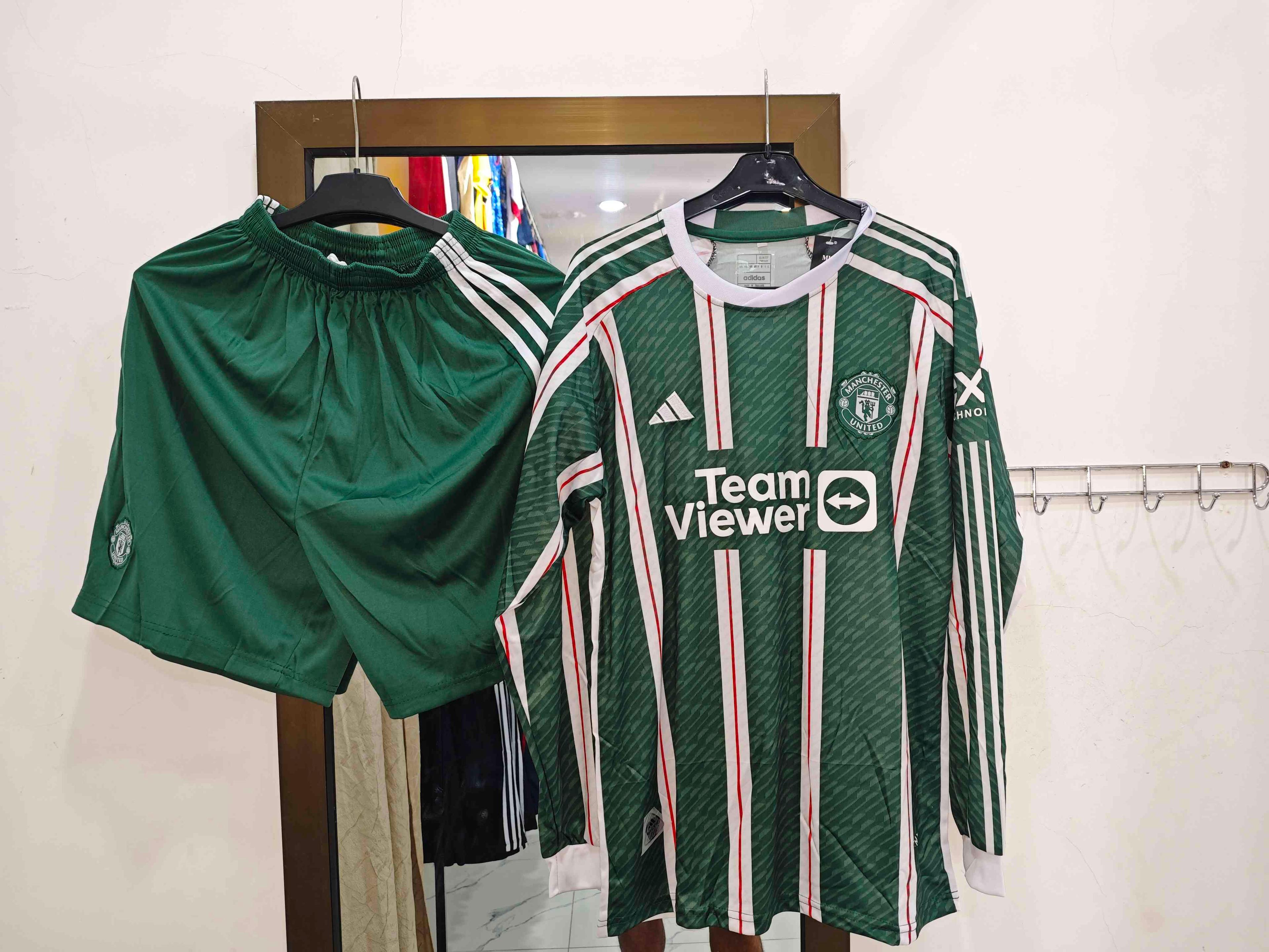 Man UTD 23/24 - away Kit