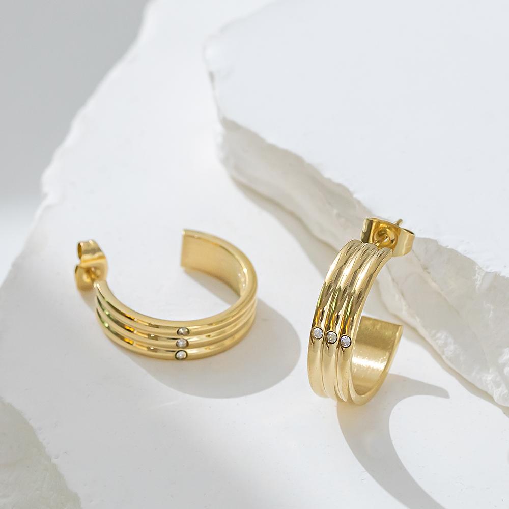 EY001_Huggie Earring 