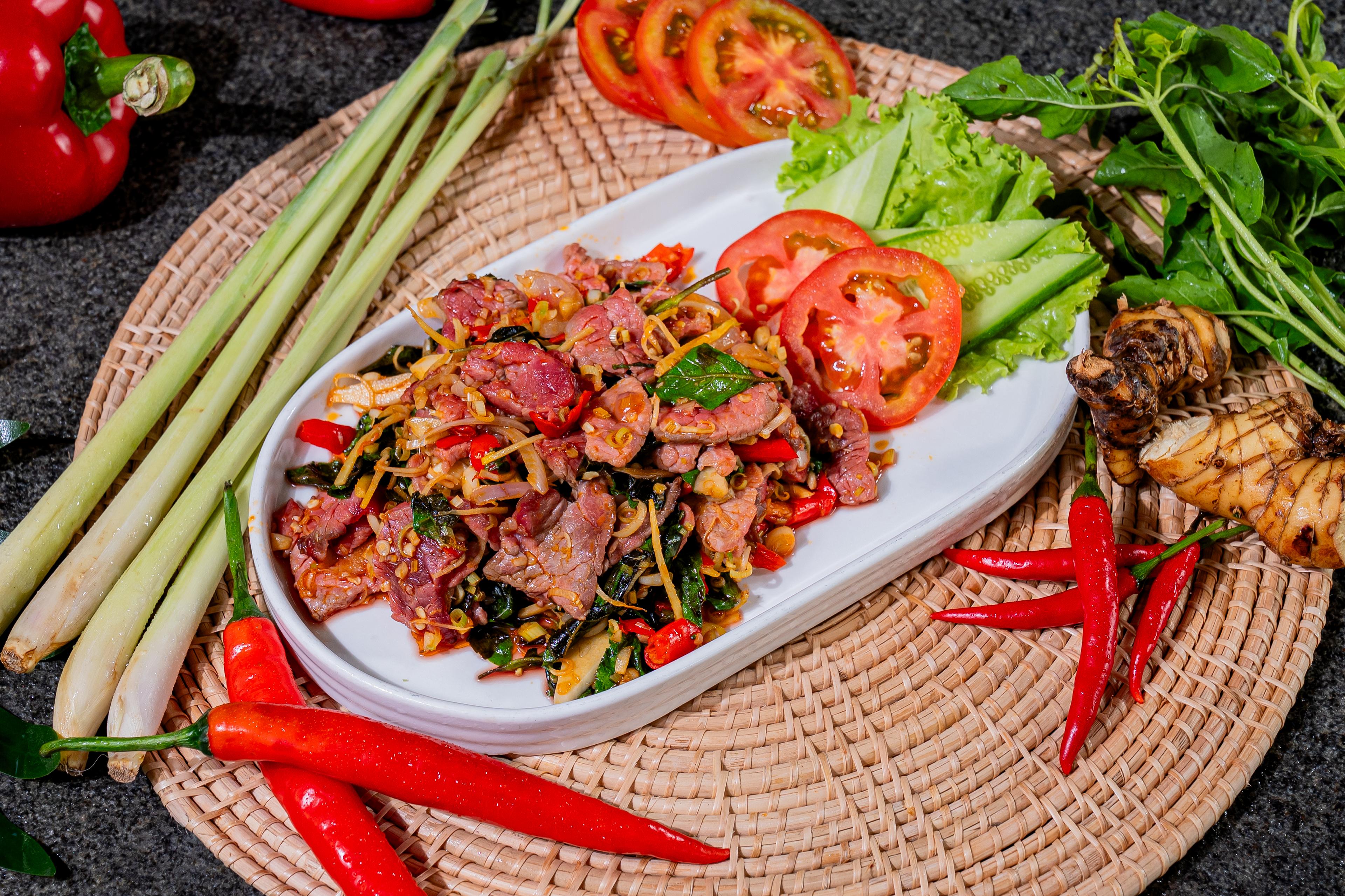 ឆាក្តៅសាច់គោ Stir fired beef with Khmer herbs 高棉香料炒牛肉