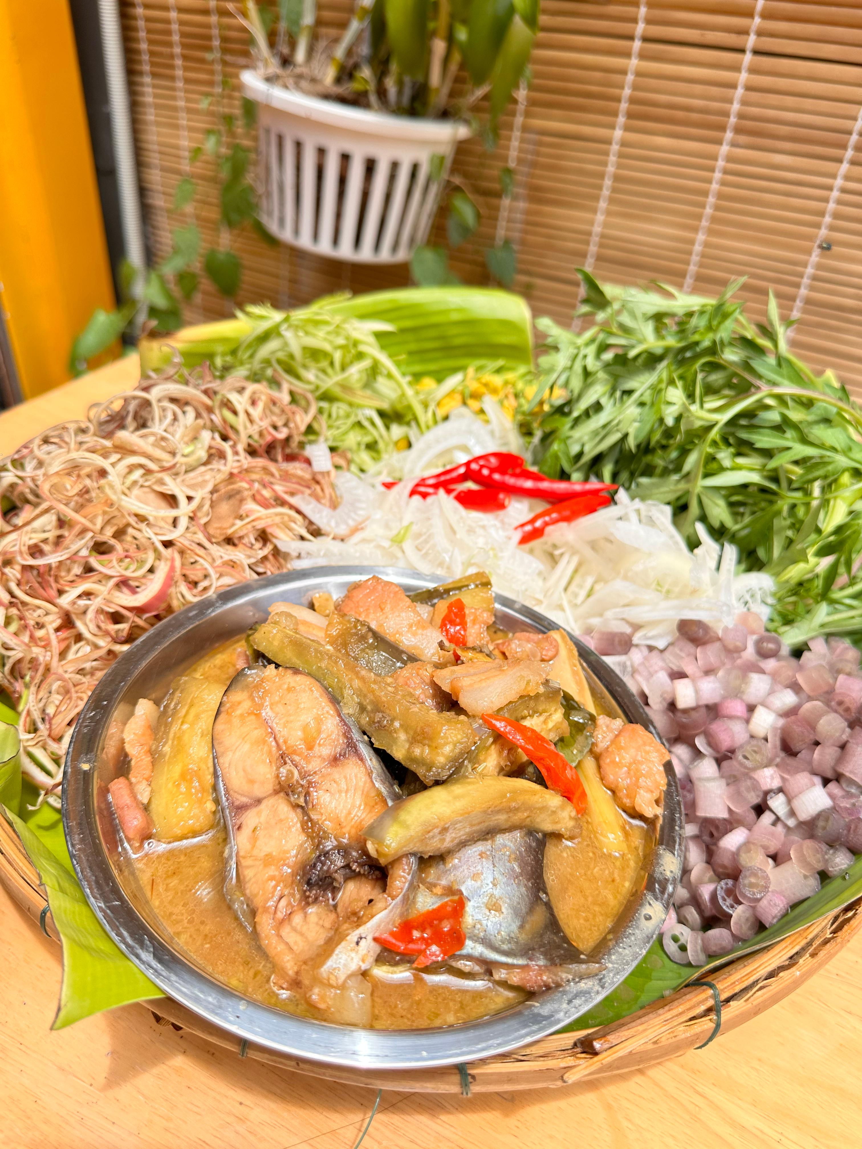 ខមាំ(ញាំបាន៣នាក់)
