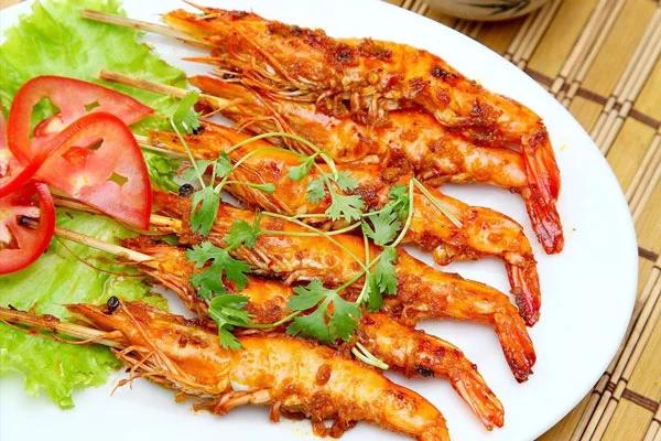 បង្គាអាំងអំបិលម្ទេស (Grilled Prawn with Salt & Chilly)