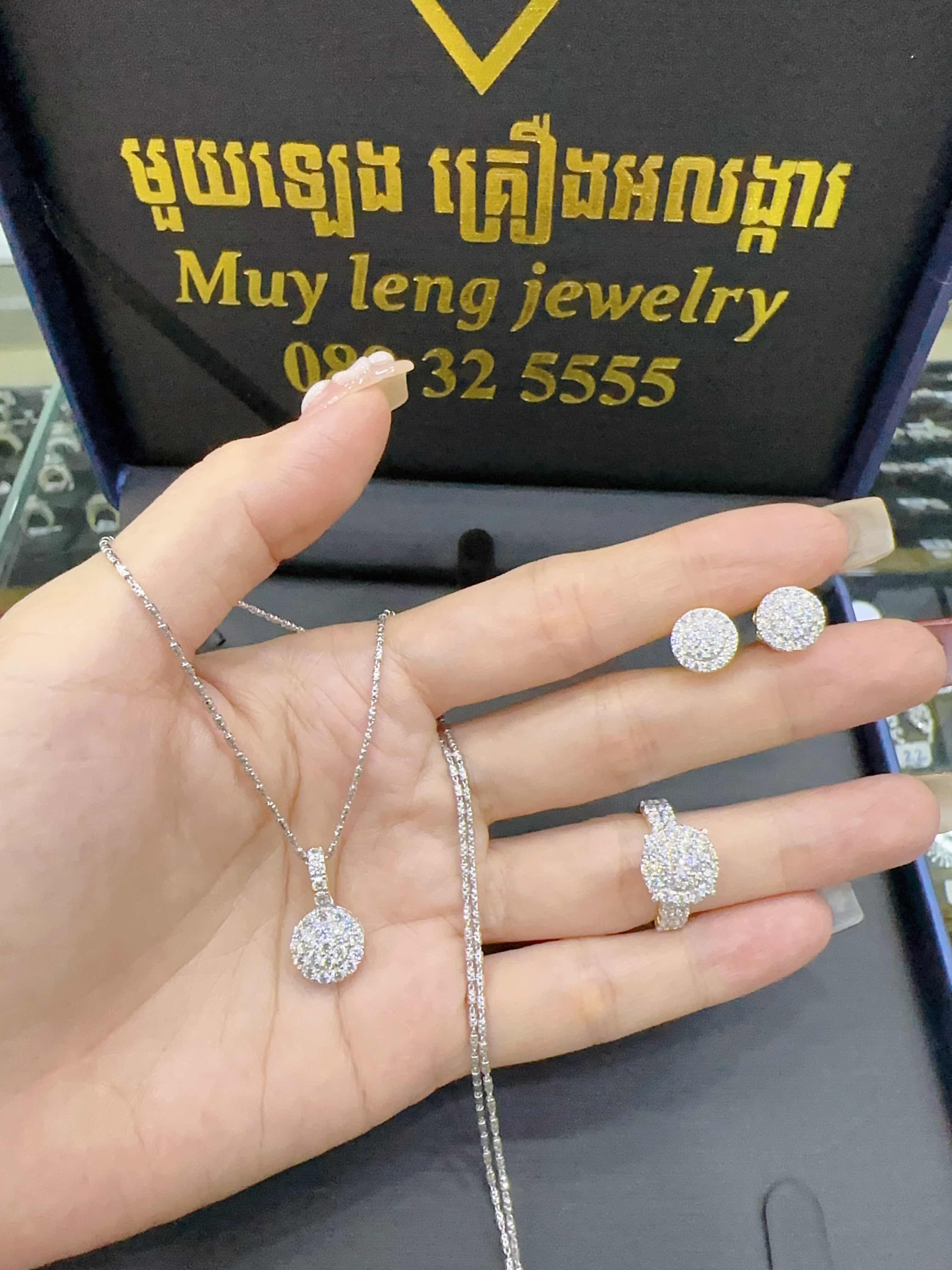 ឈុត