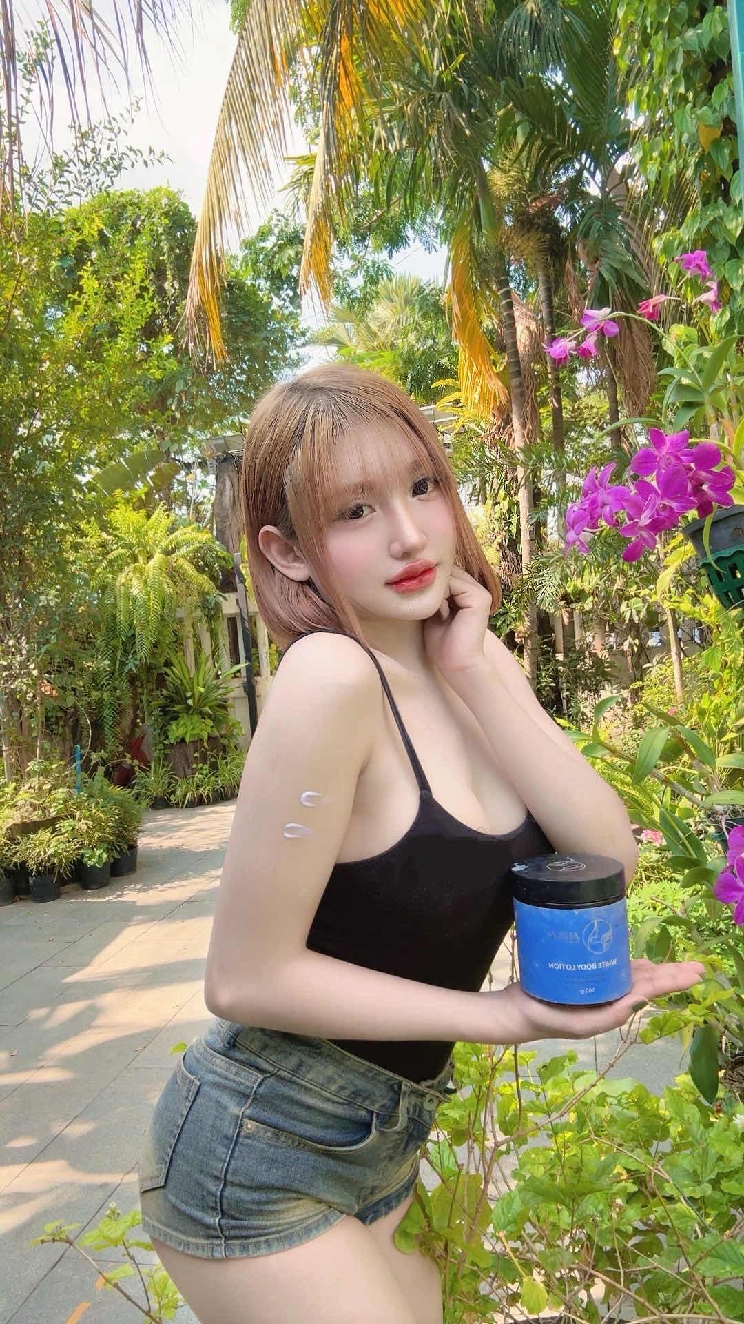 Alexza White Body Lotion 