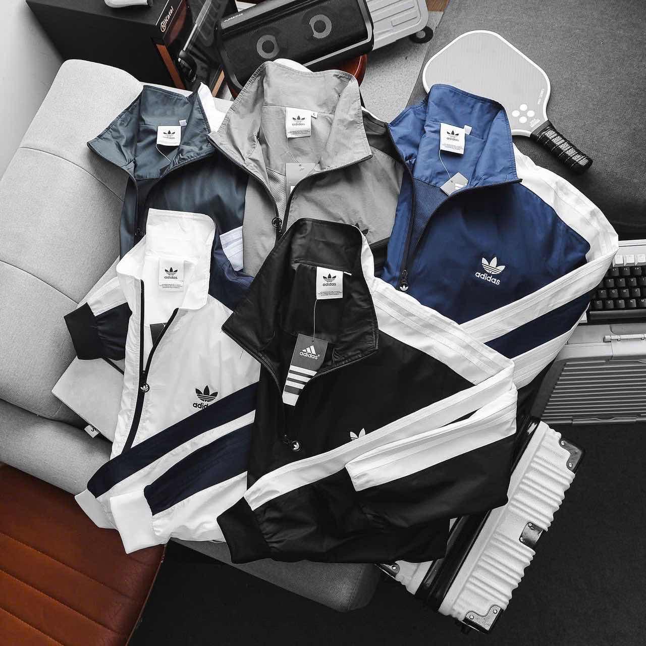 អាវក្រៅ​ waterproof Adidas 