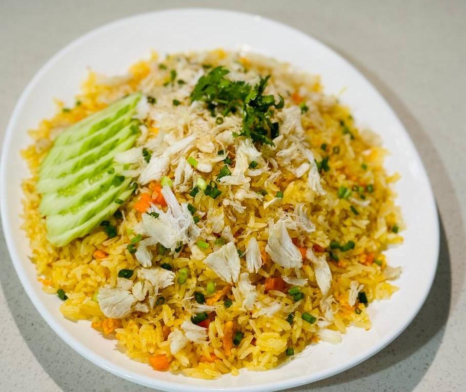 បាយឆាសាច់ក្តាម (Fries Rice with Crab Meat)